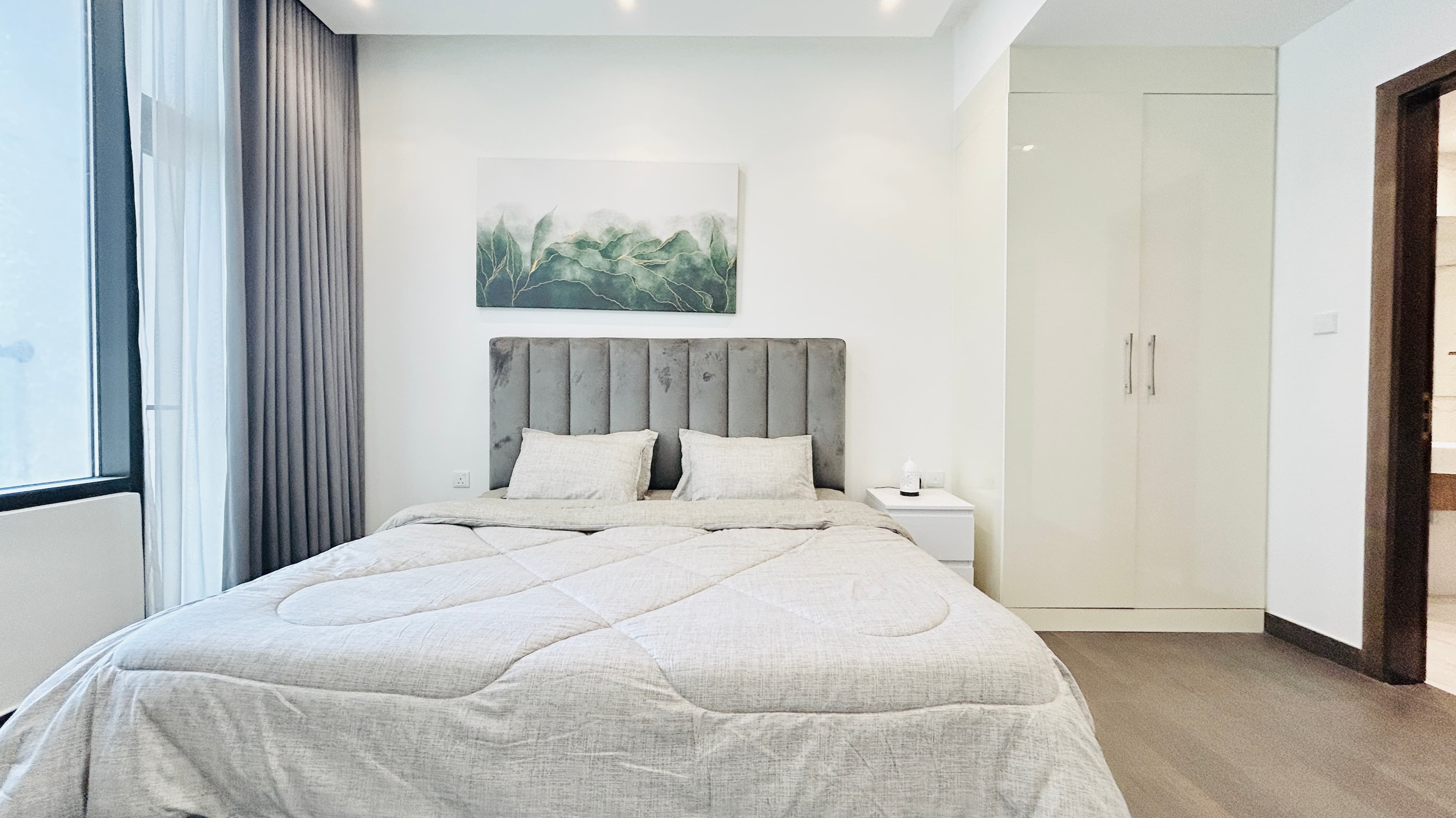 BALCONY | CITYVIEW | SPACIOUS ROOMS | GREAT FACILITIES
