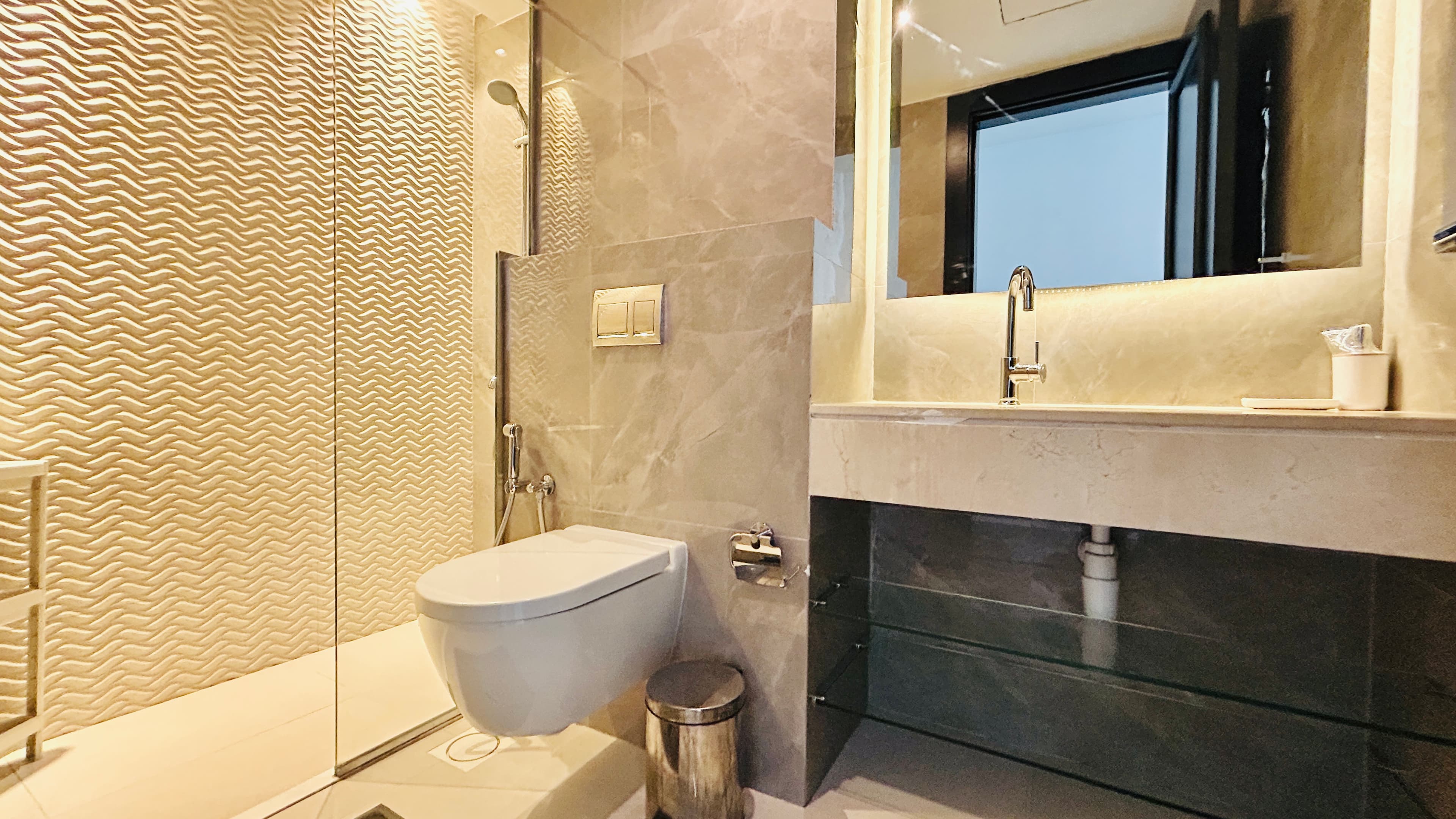 LUXURY | FULL SEA VIEW | SPACIOUS ROOM | BALCONY