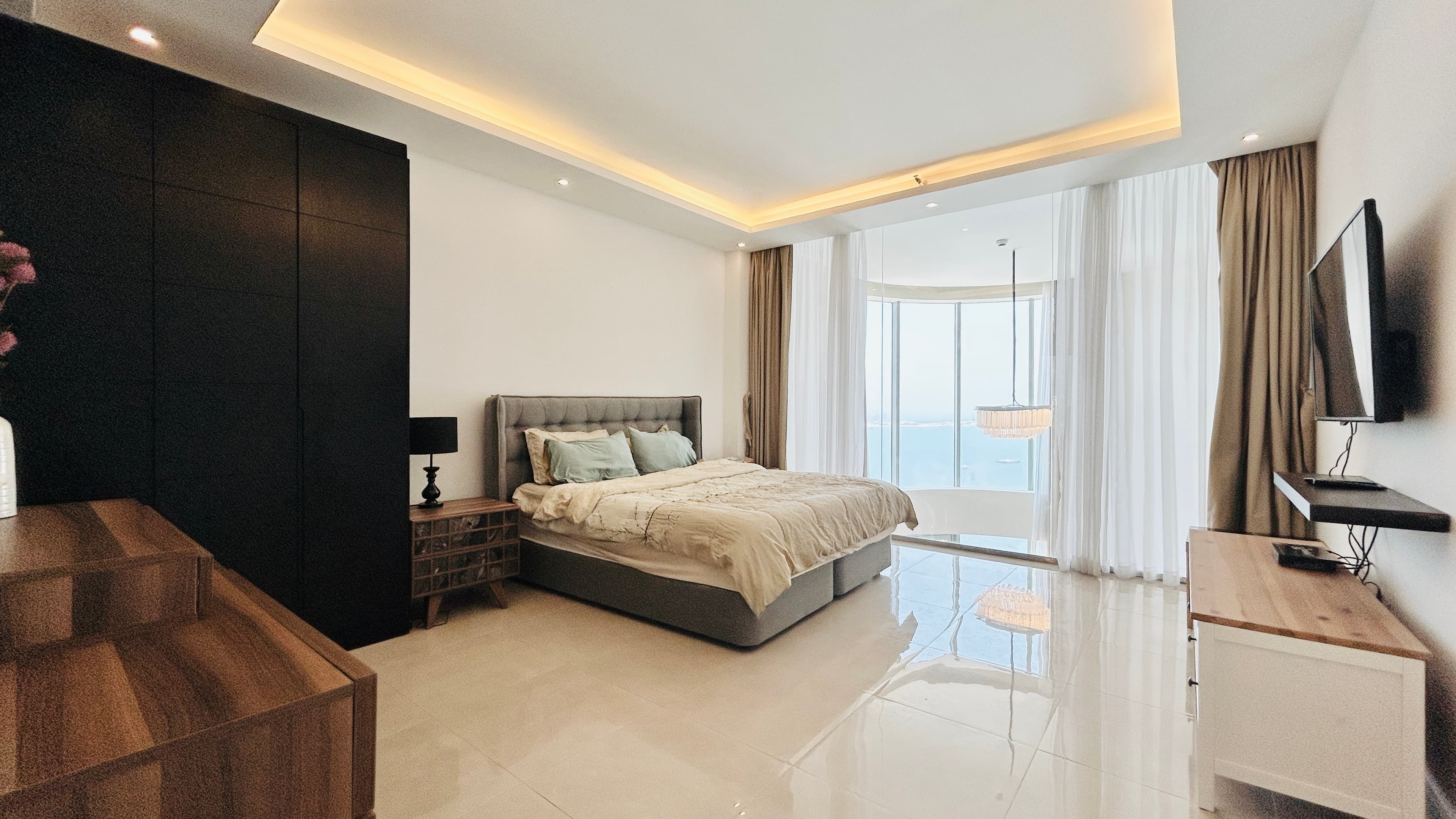 LUXURY | FULL SEA VIEW | SPACIOUS ROOM | BALCONY