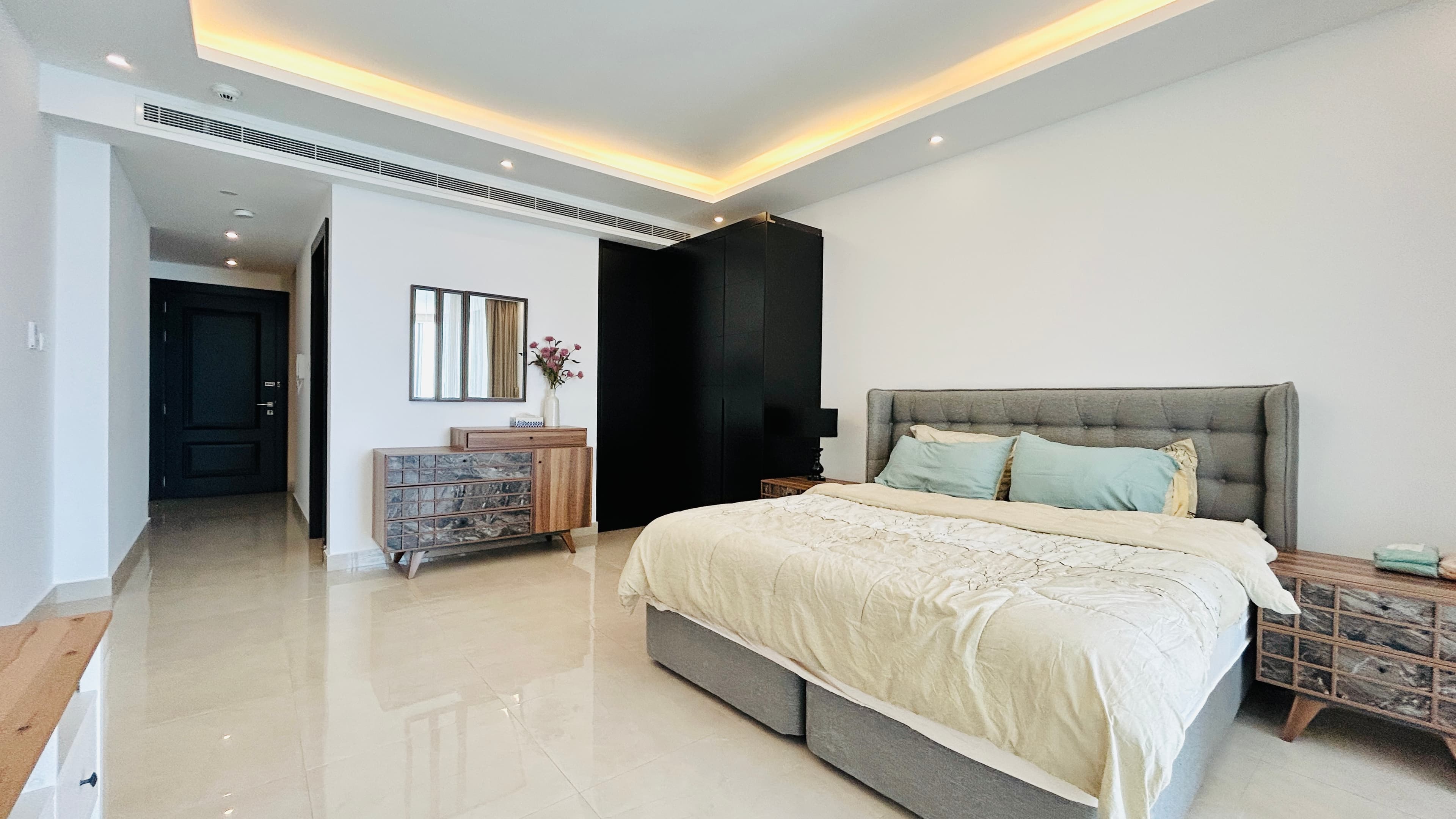 LUXURY | FULL SEA VIEW | SPACIOUS ROOM | BALCONY