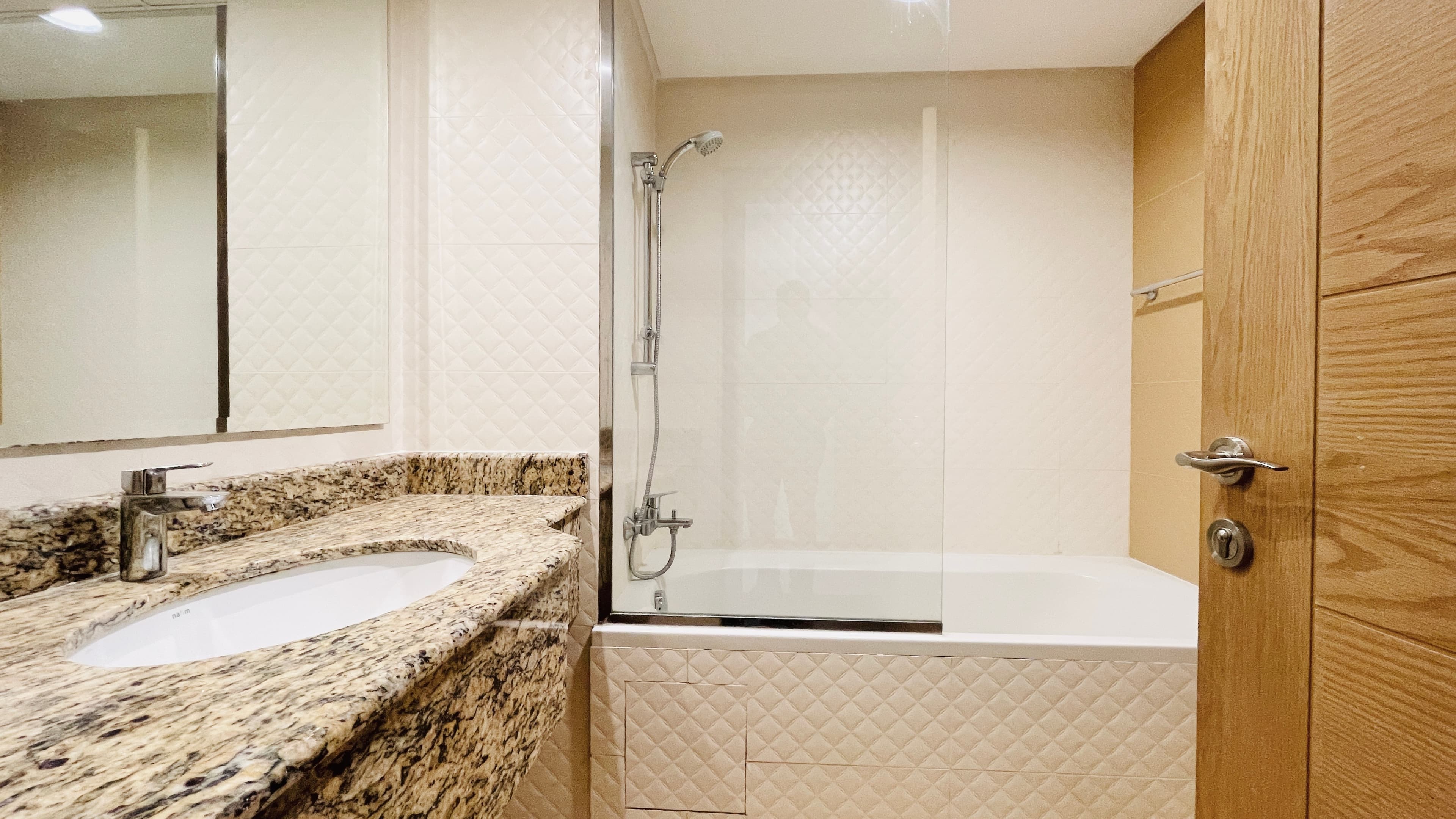 MODERN | BRIGHT LIGHT | SPACIOUS ROOMS | GREAT FACILITIES