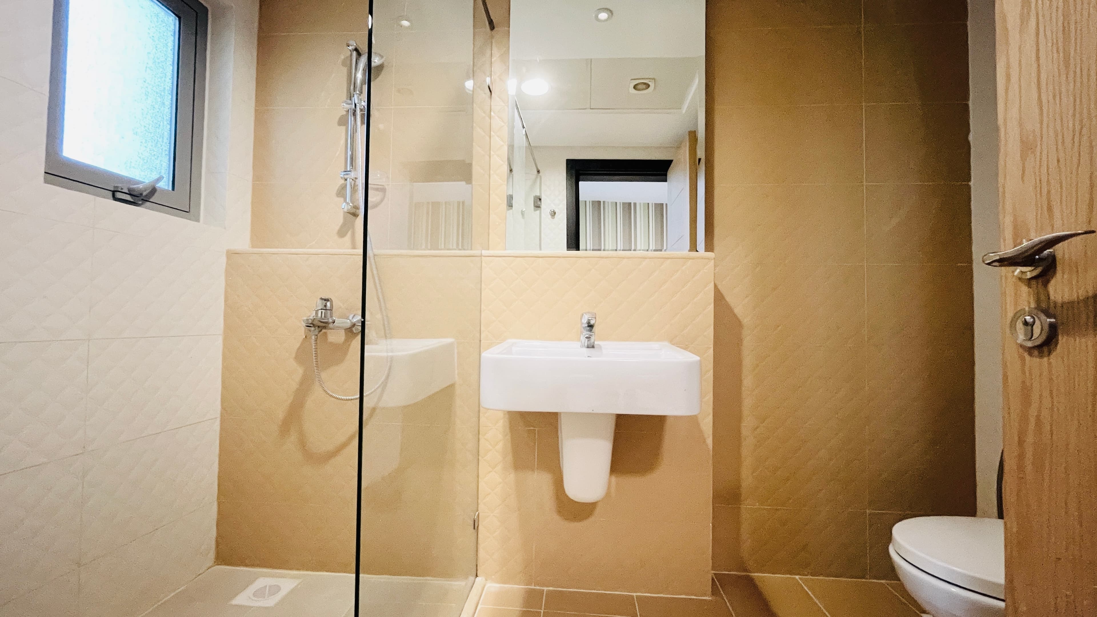 MODERN | BRIGHT LIGHT | SPACIOUS ROOMS | GREAT FACILITIES