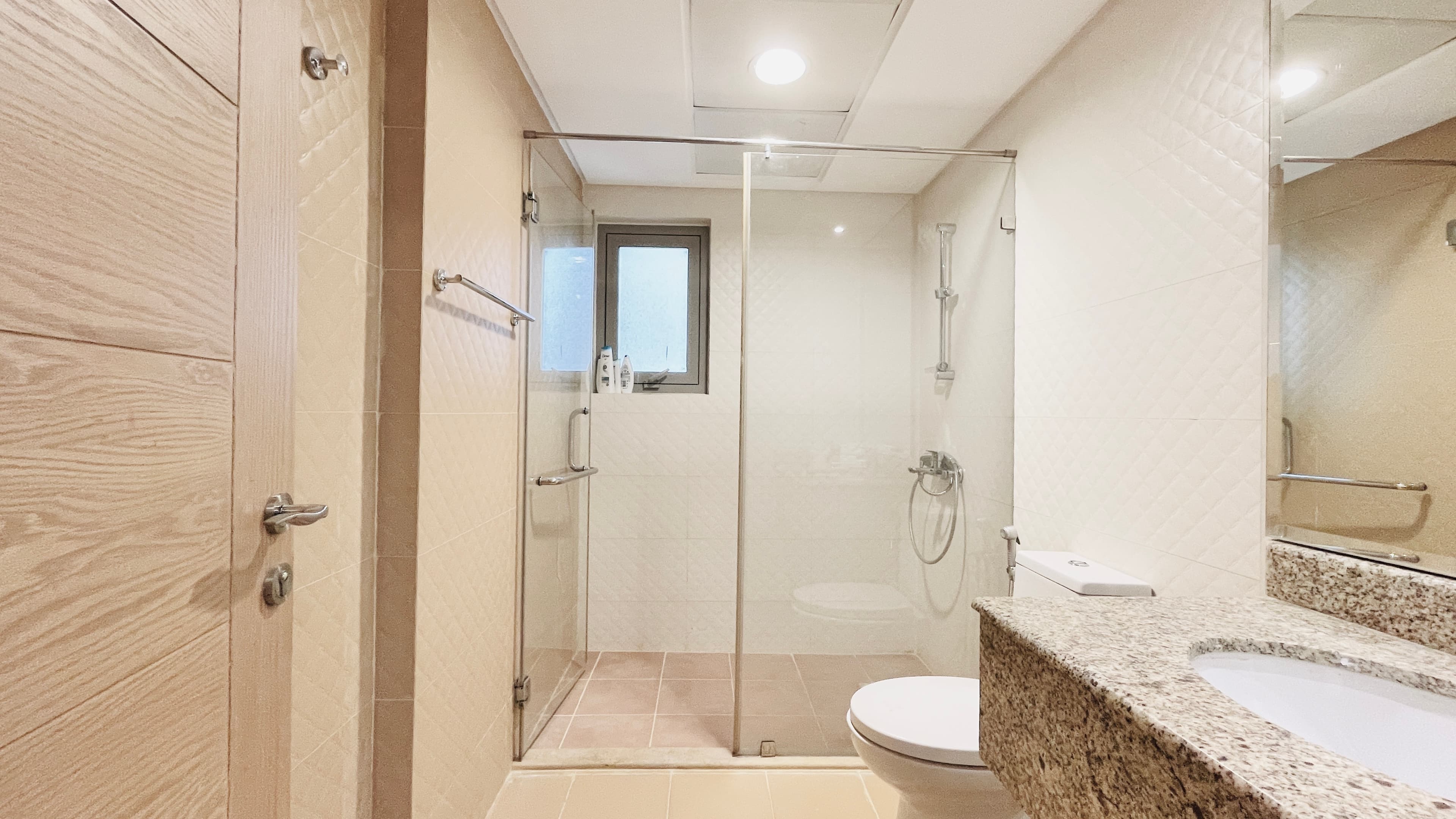 MODERN | BRIGHT LIGHT | SPACIOUS ROOMS | GREAT FACILITIES