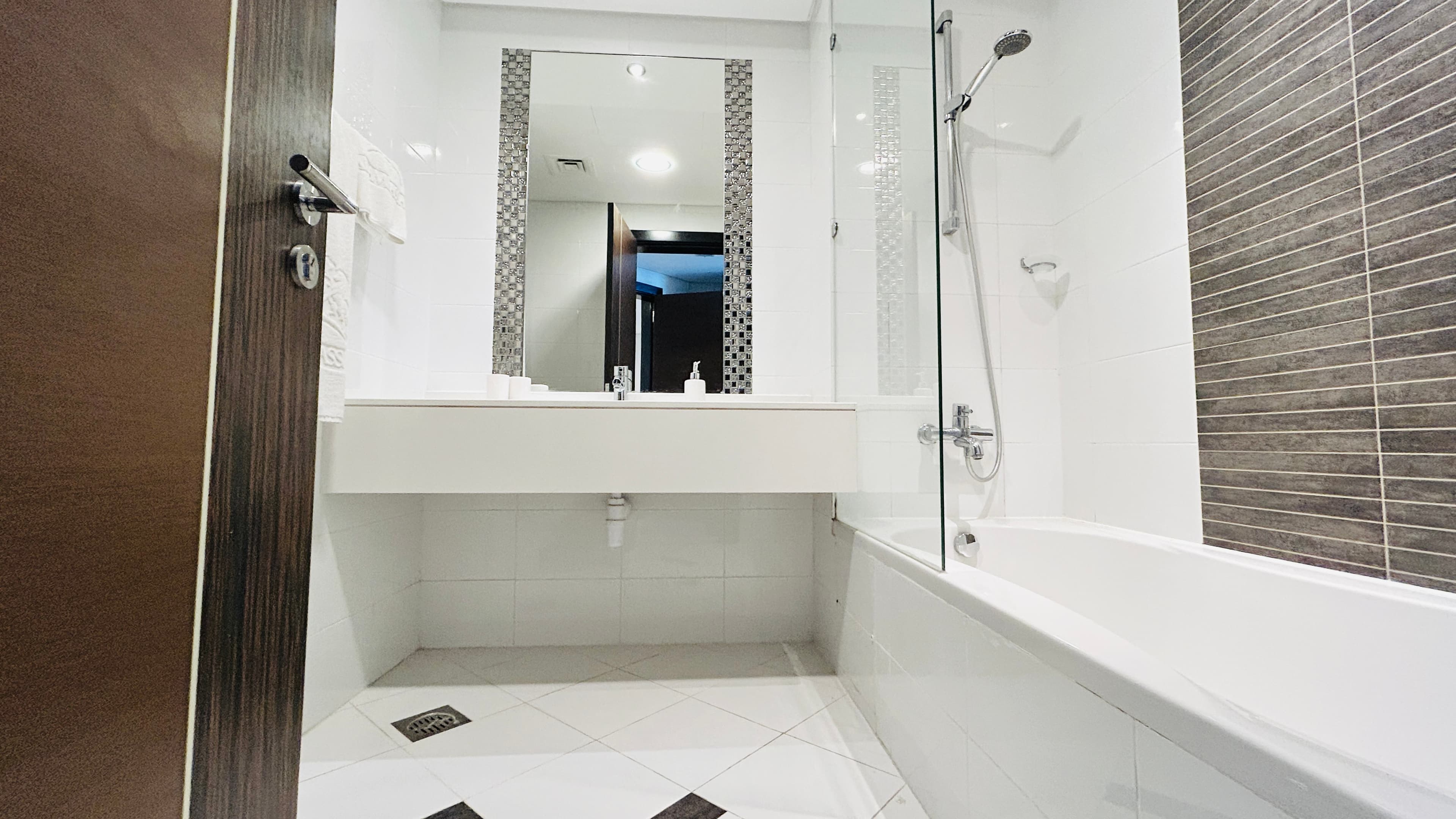 MODERN | SEA VIEW | BRIGHT LIGHT | HIGH-END AMENITIES