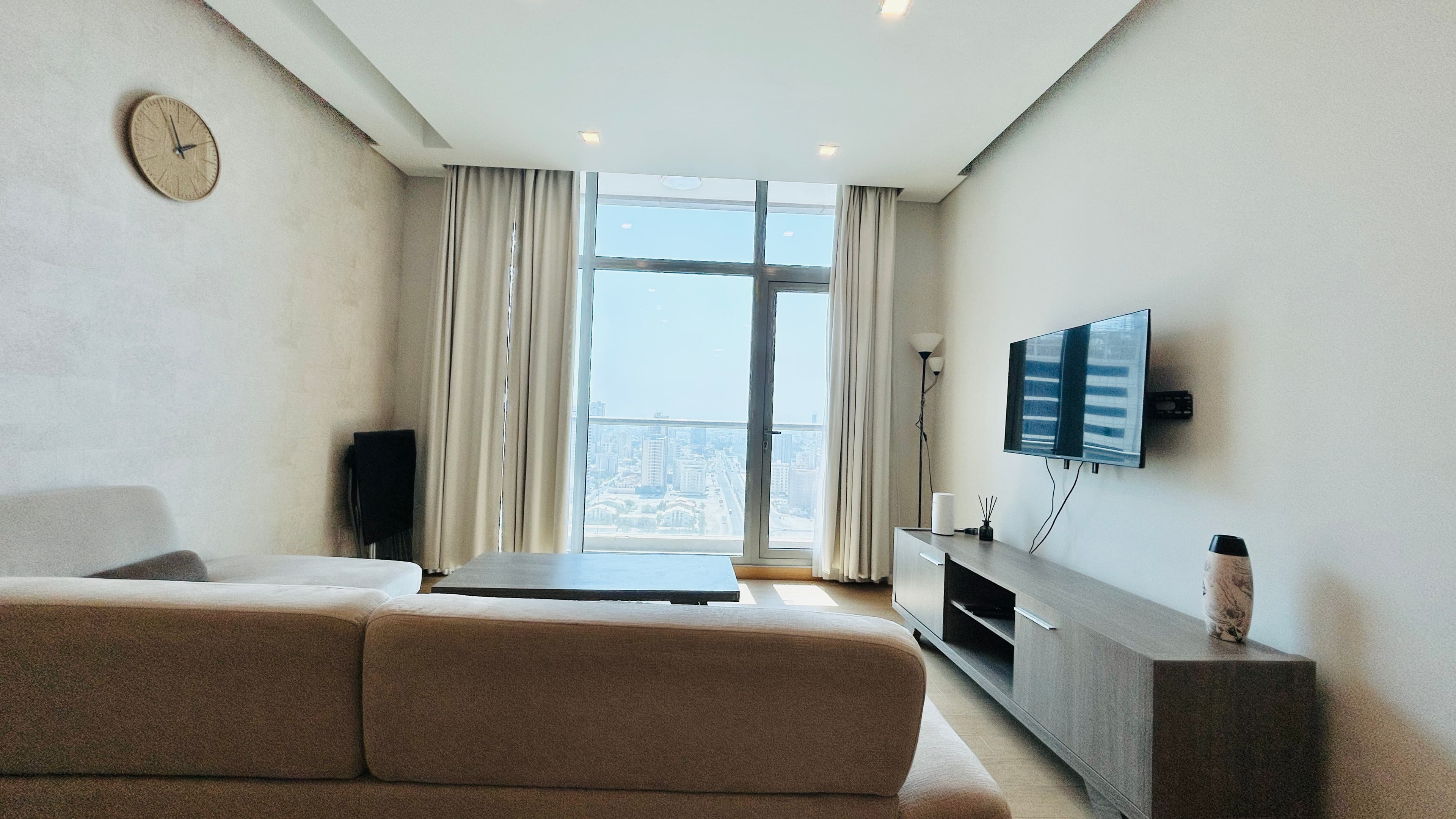 FULL CITY VIEW | BALCONY | MODERN | AMENITIES