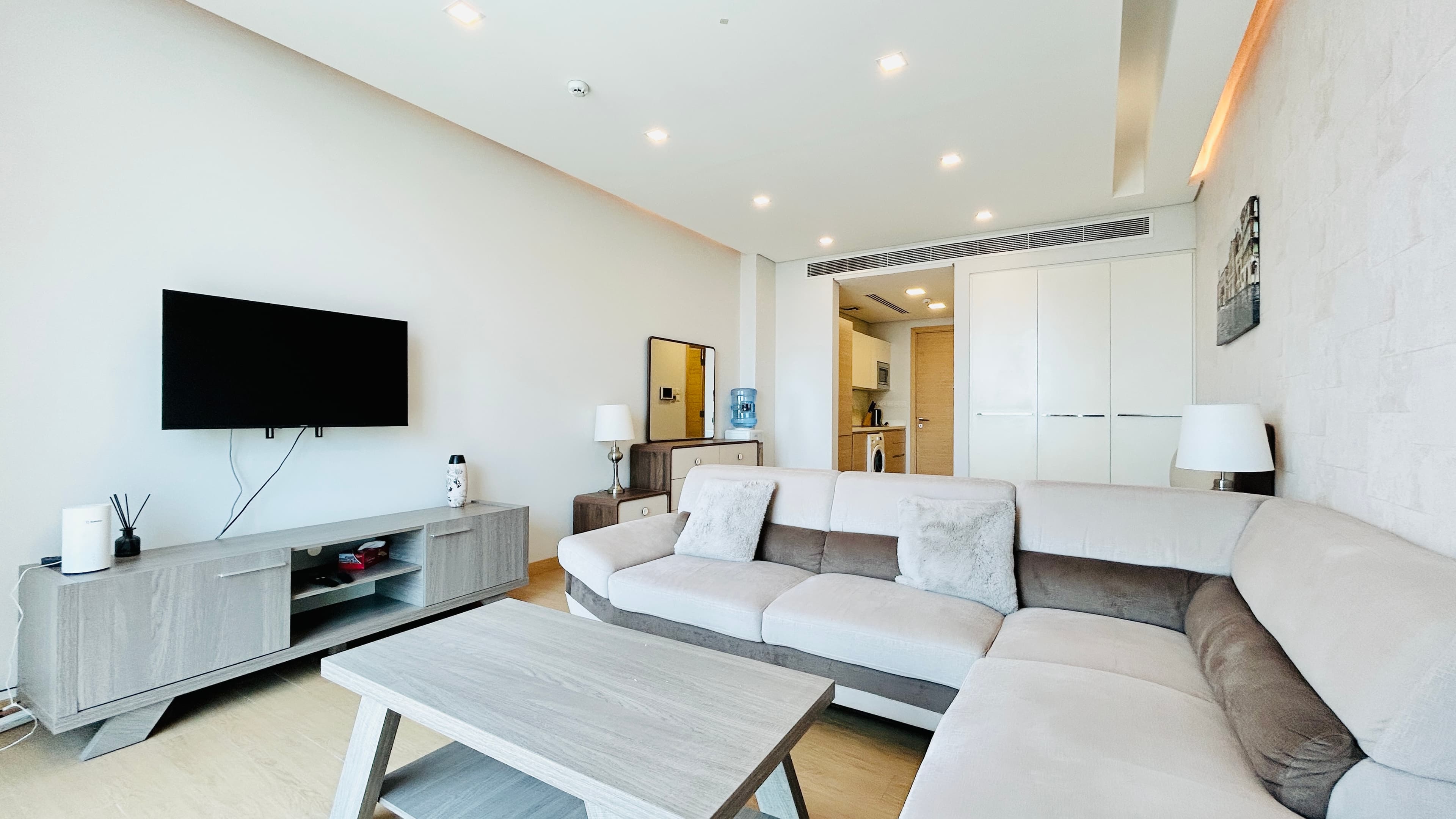 FULL CITY VIEW | BALCONY | MODERN | AMENITIES