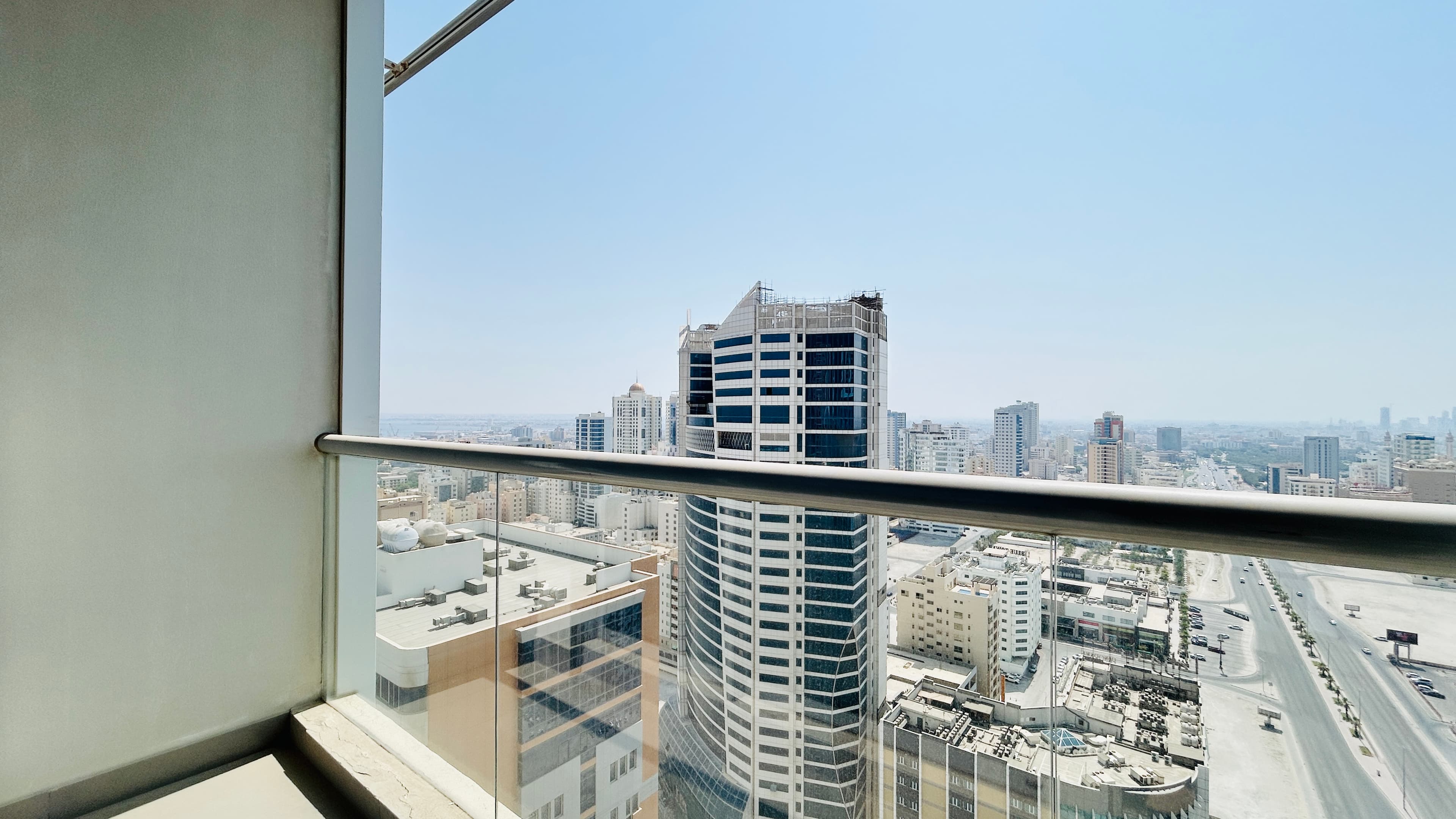 FULL CITY VIEW | BALCONY | MODERN | AMENITIES