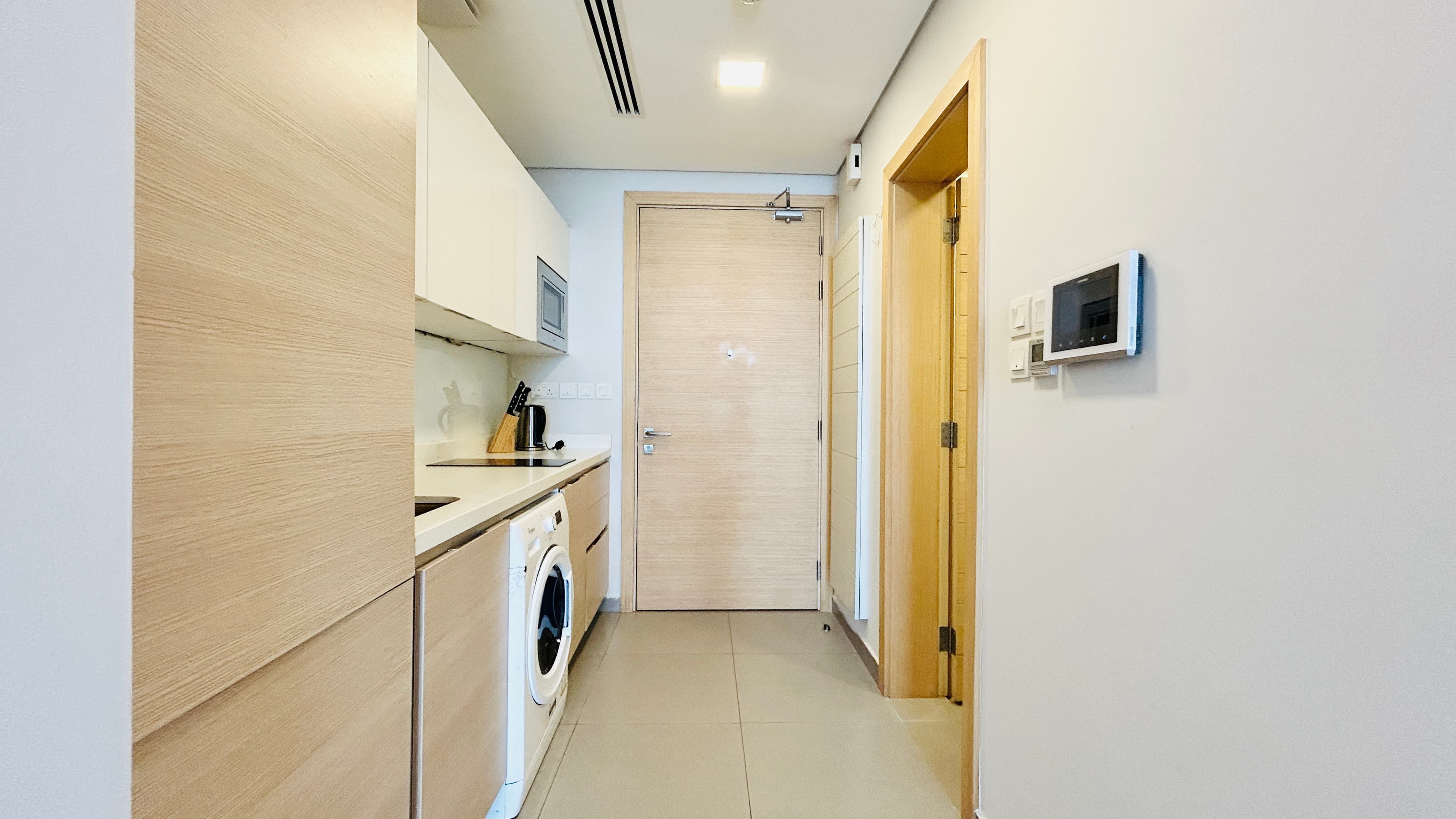 FULL CITY VIEW | BALCONY | MODERN | AMENITIES