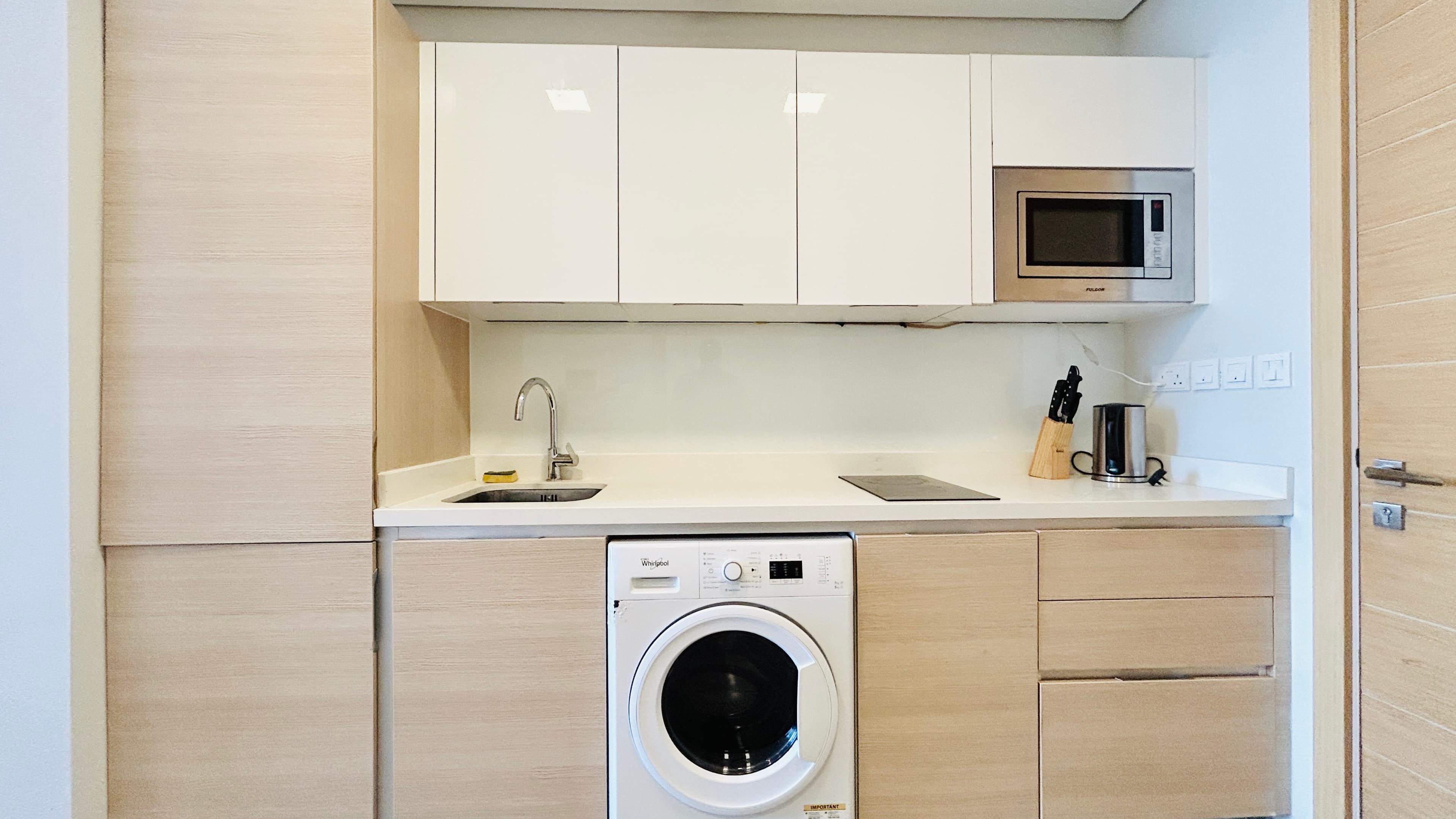 FULL CITY VIEW | BALCONY | MODERN | AMENITIES