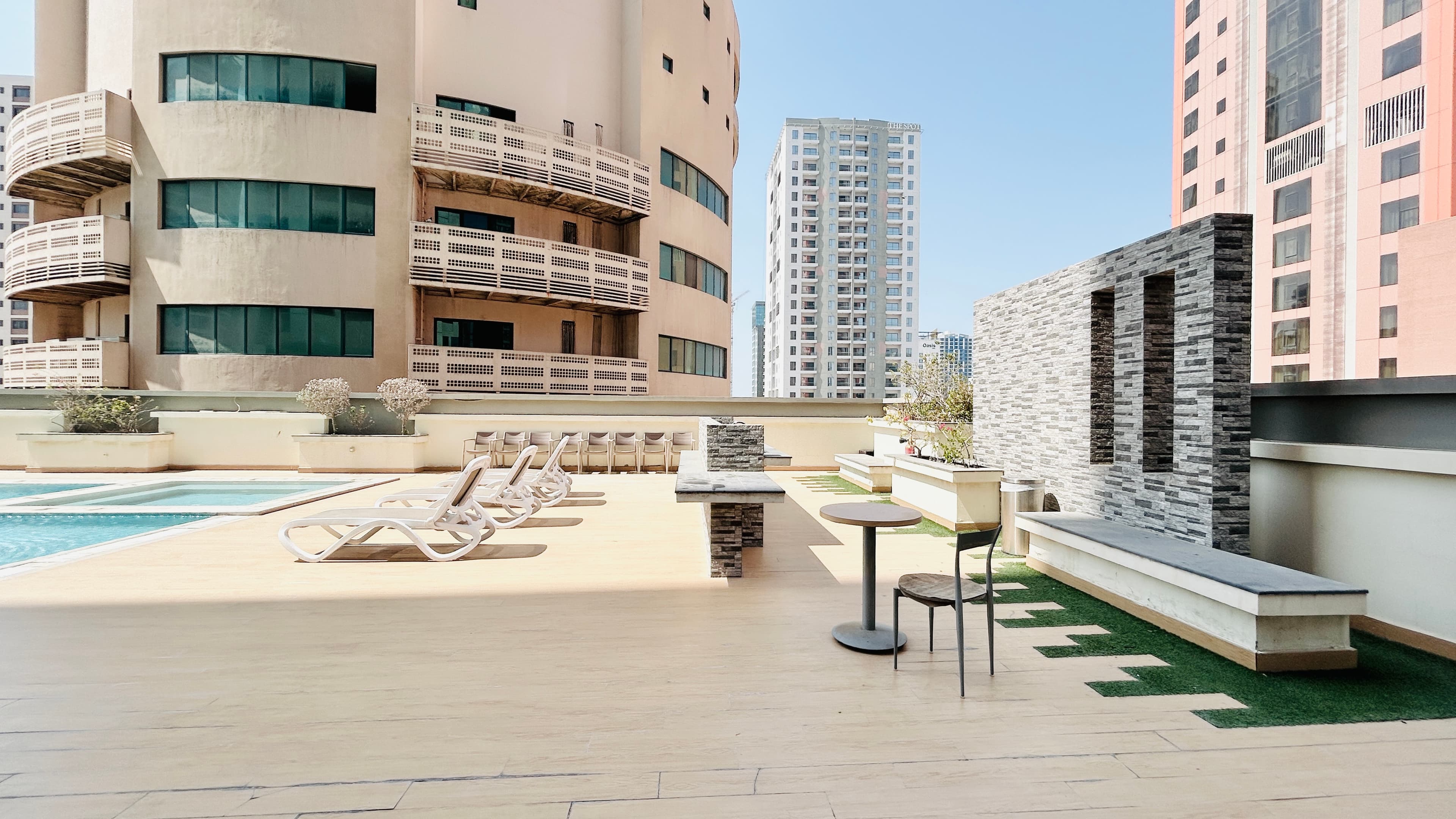 FULL CITY VIEW | BALCONY | MODERN | AMENITIES