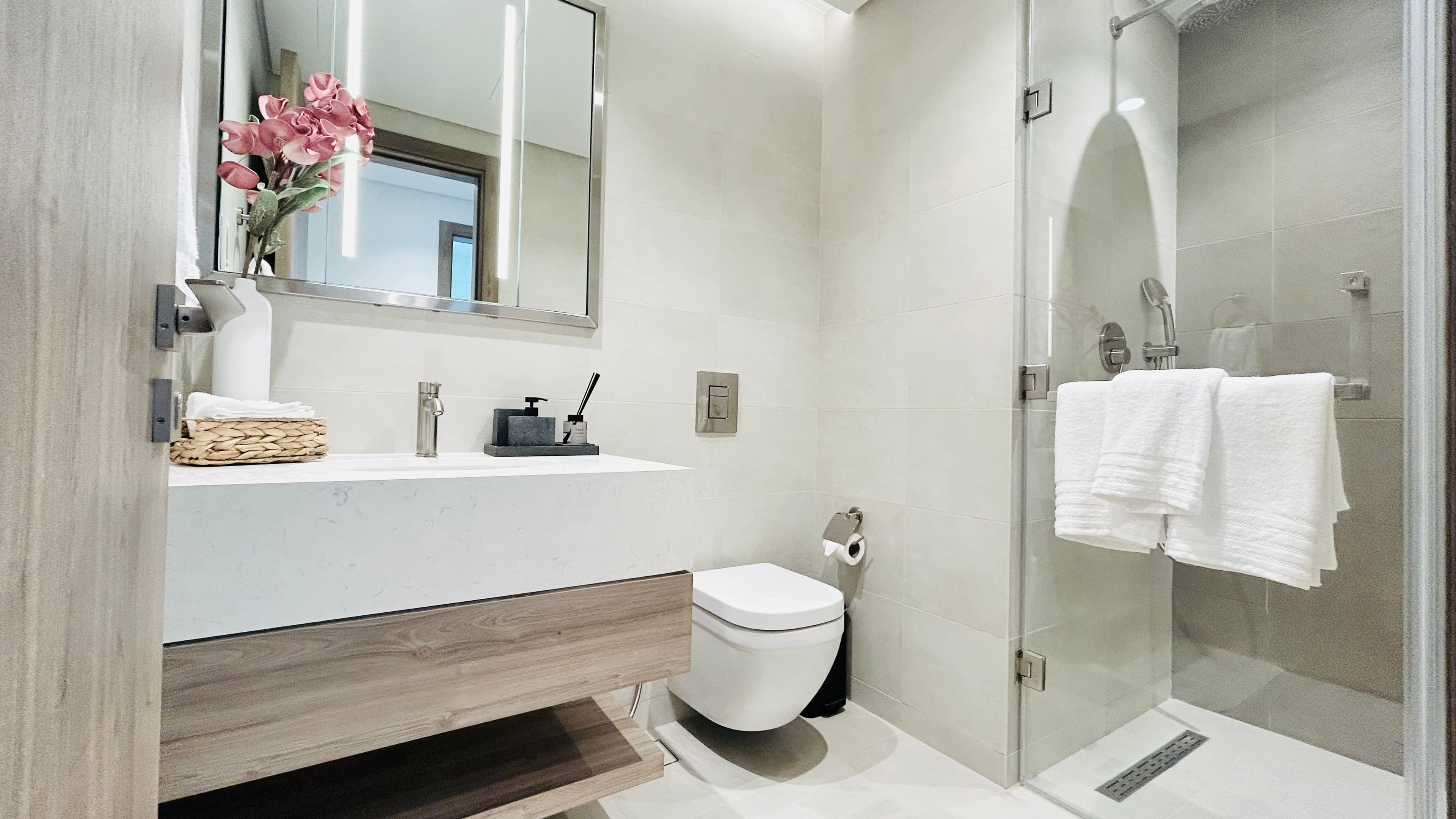 BEACHFRONT VIEW | INSTALLMENT PLAN | SPACIOUS ROOMS
