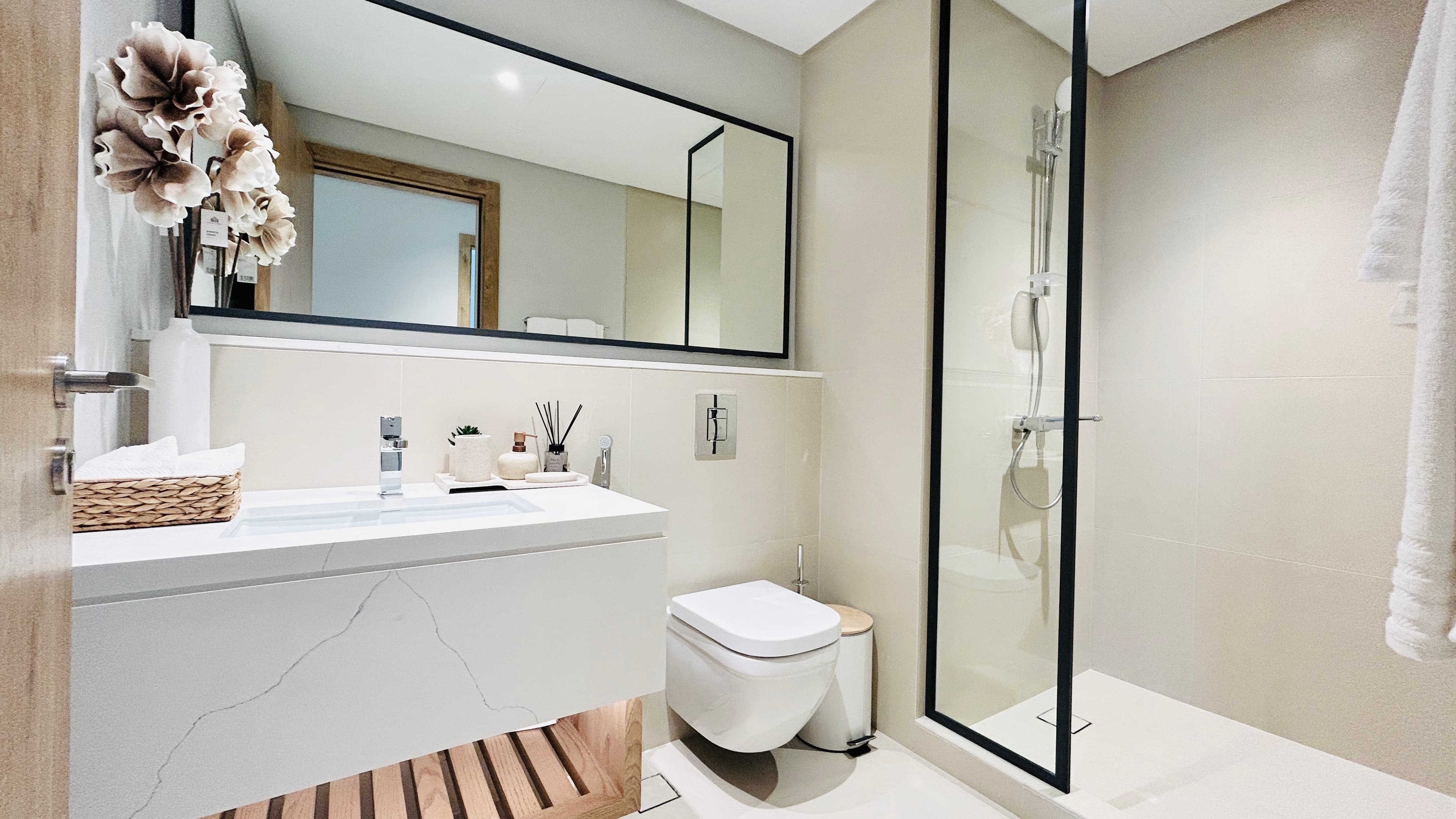 SPACIOUS ROOMS | INSTALLMENT PLAN | BEACHFRONT VIEW