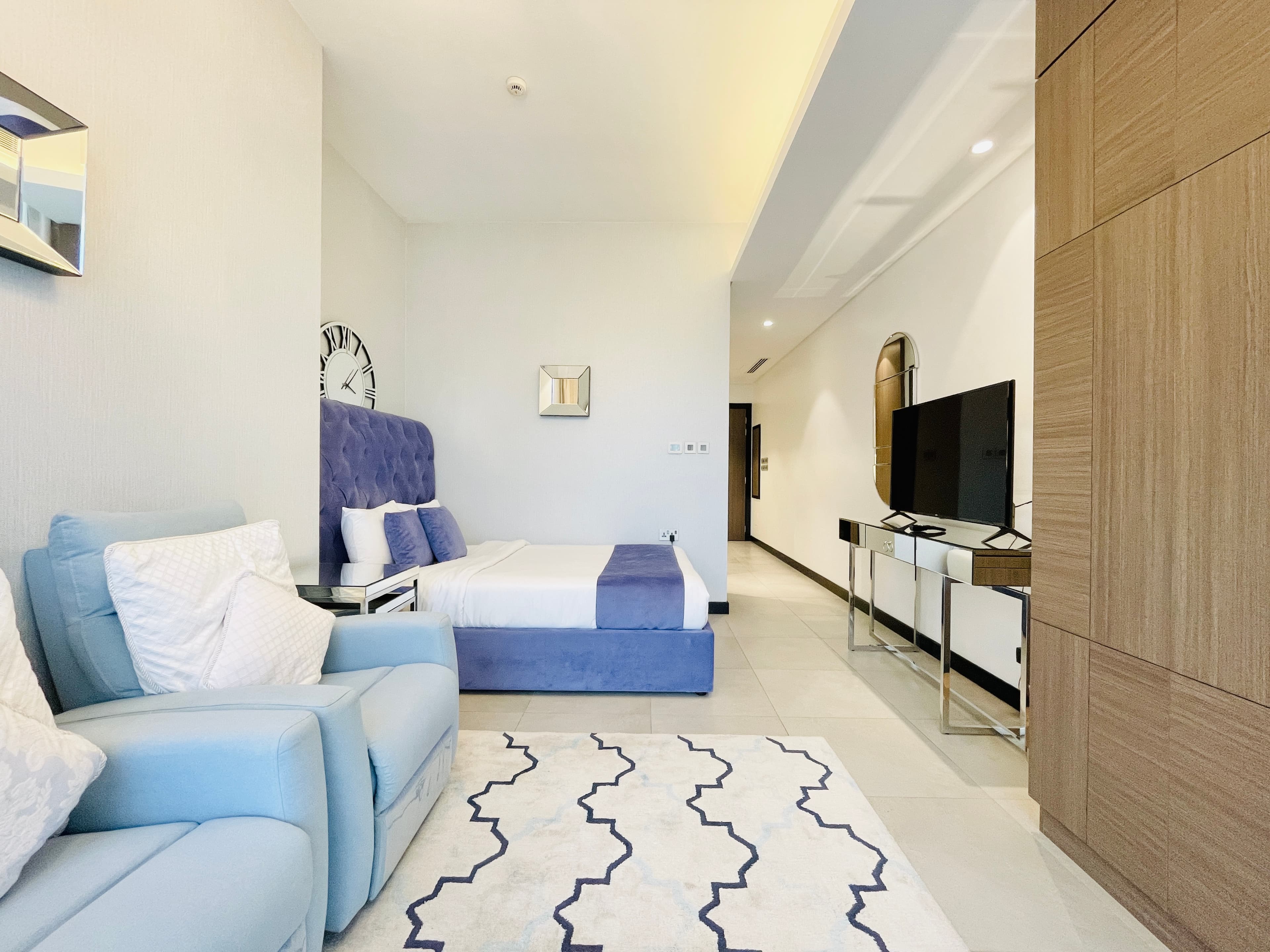 LUXURY | GREAT FACILITIES | CITY VIEW | BALCONY