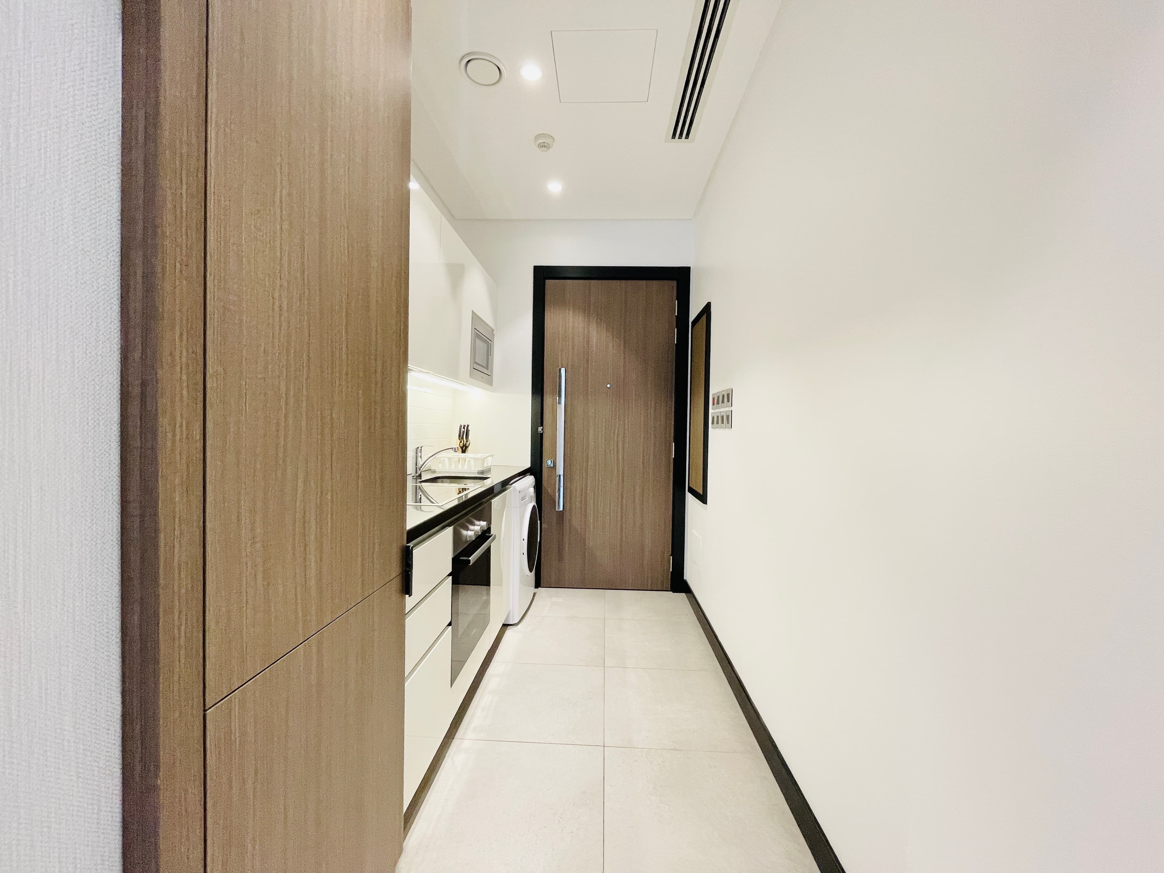 LUXURY | GREAT FACILITIES | CITY VIEW | BALCONY