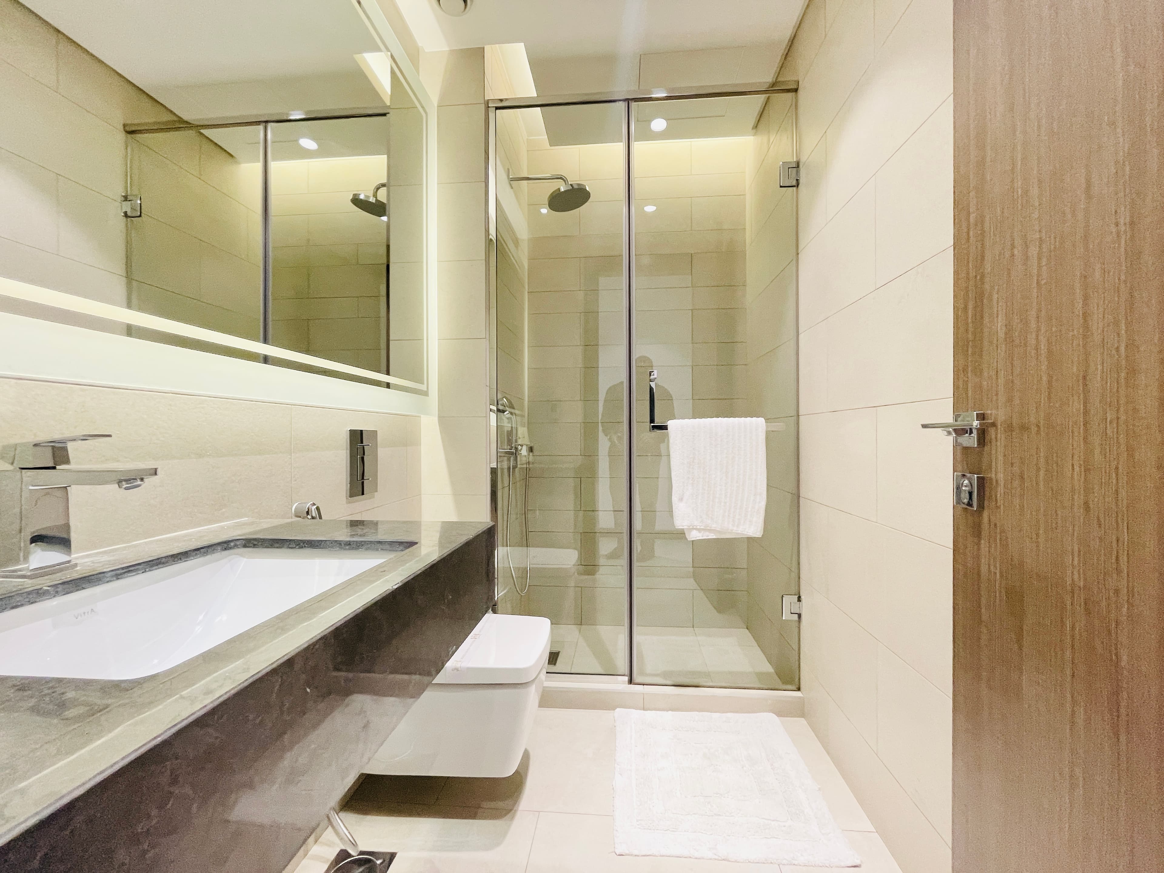 LUXURY | GREAT FACILITIES | CITY VIEW | BALCONY