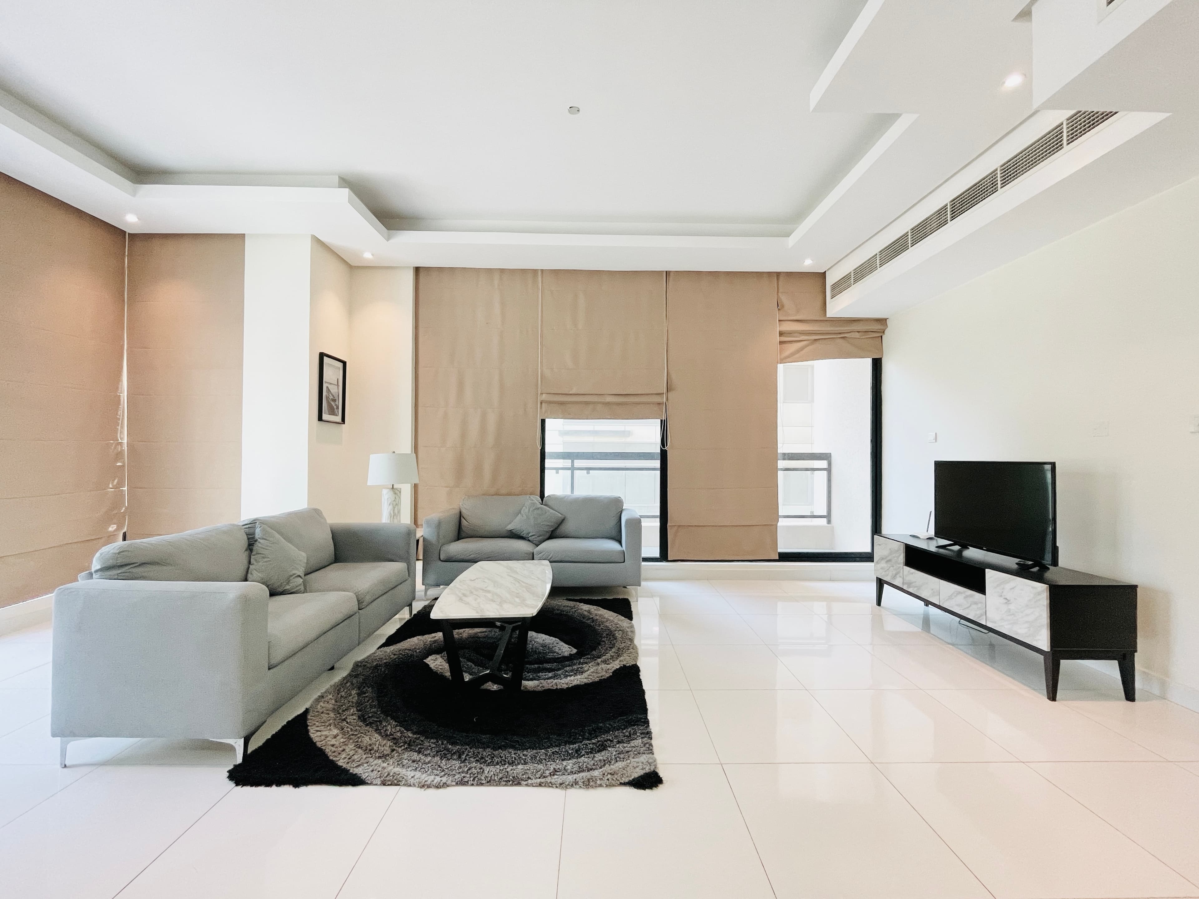 MODERN | SPACIOUS ROOMS | BALCONY | CITYVIEW
