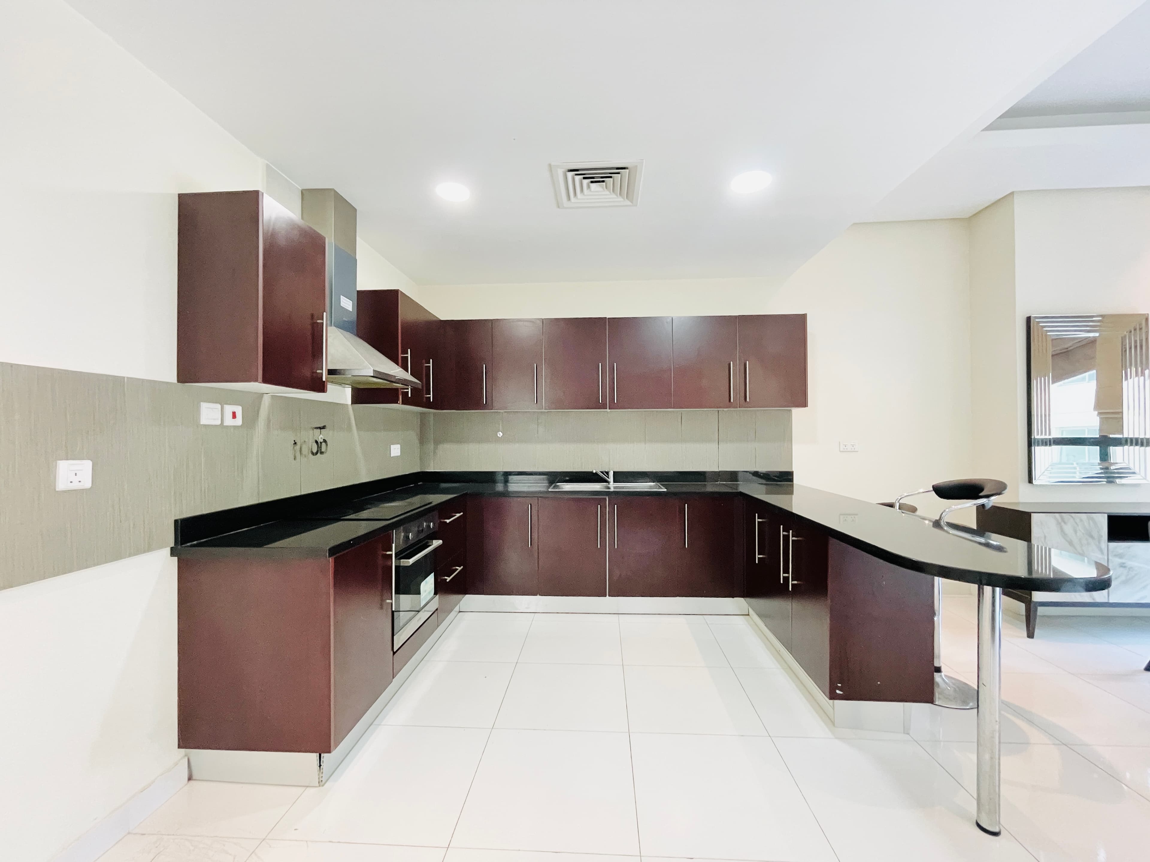 MODERN | SPACIOUS ROOMS | BALCONY | CITYVIEW