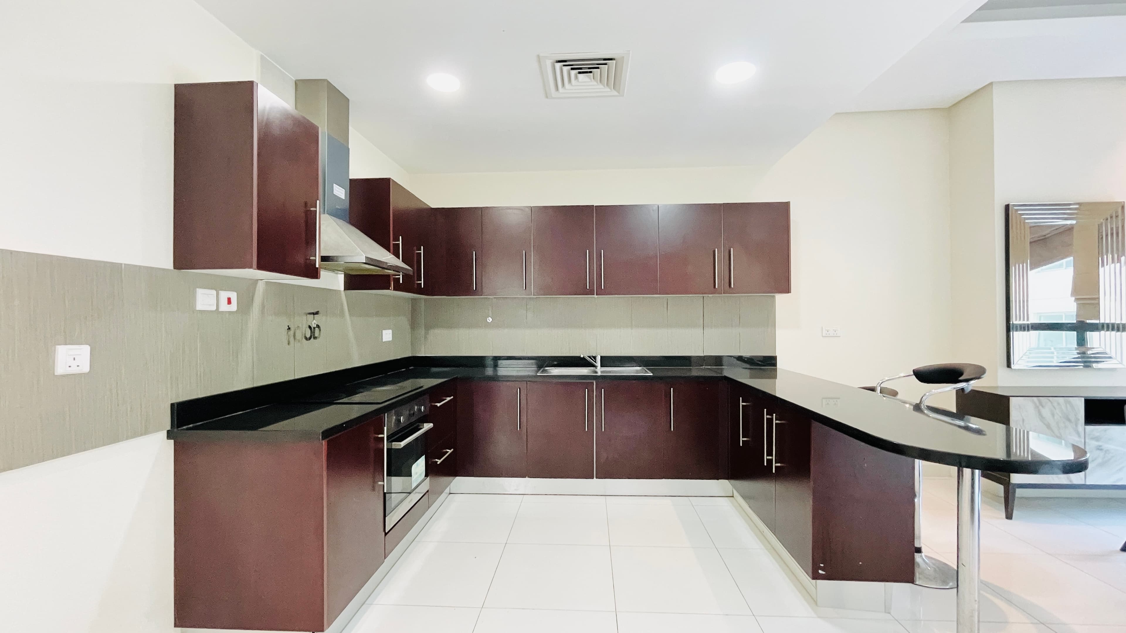 GREAT FACILITIES | SPACIOUS ROOMS | BALCONY | CITYVIEW