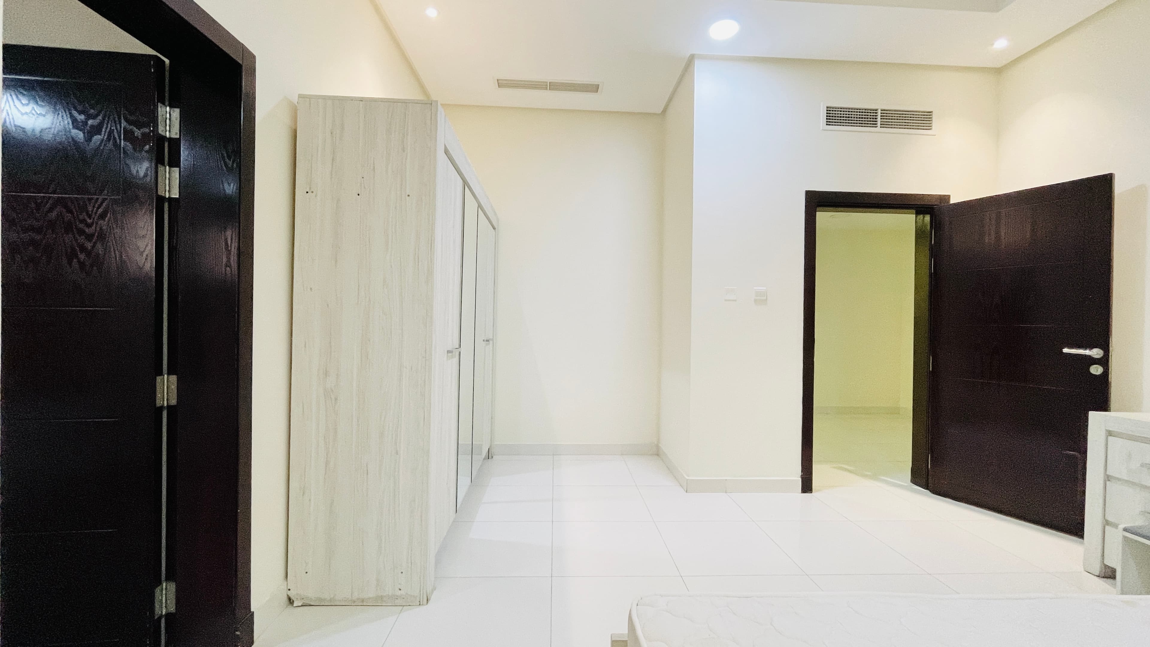 GREAT FACILITIES | SPACIOUS ROOMS | BALCONY | CITYVIEW