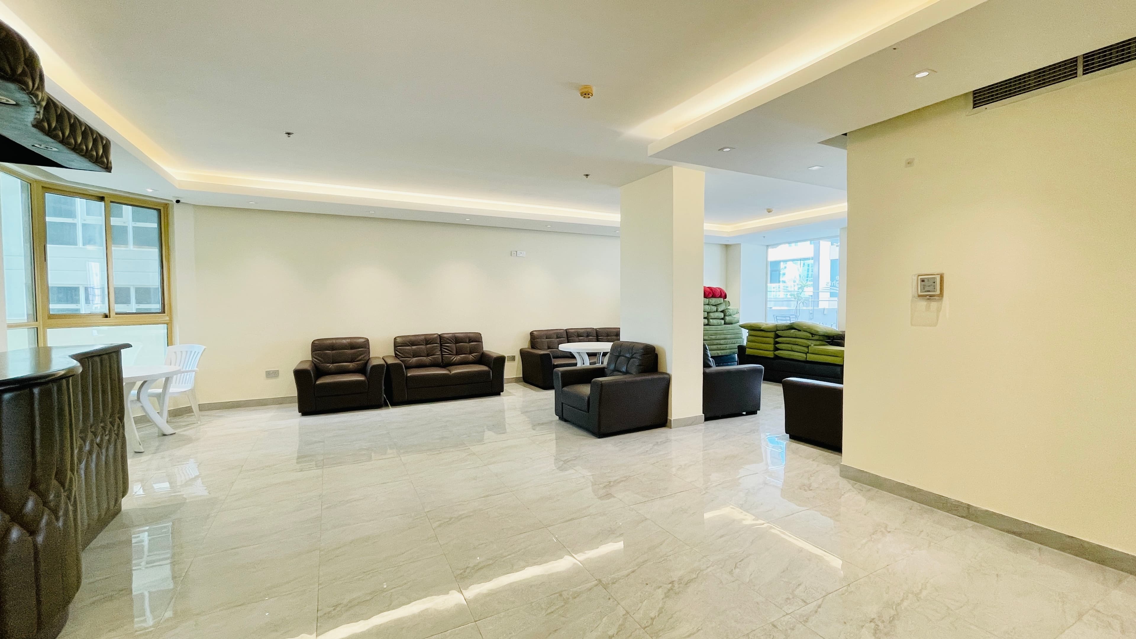 MODERN | SPACIOUS ROOM | GREAT AMENITIES | BALCONY