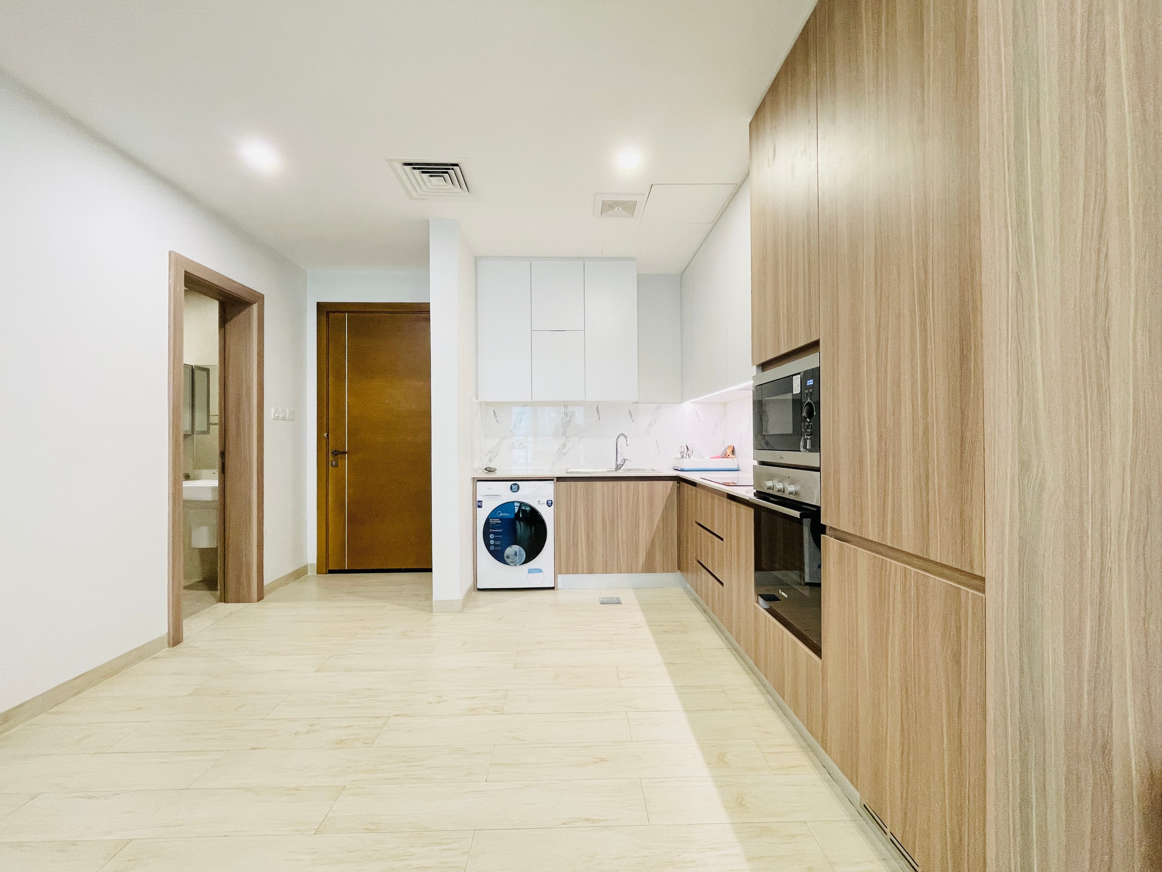 BRAND NEW | HOUSEKEEPING | SPACIOUS ROOMS | BALCONY