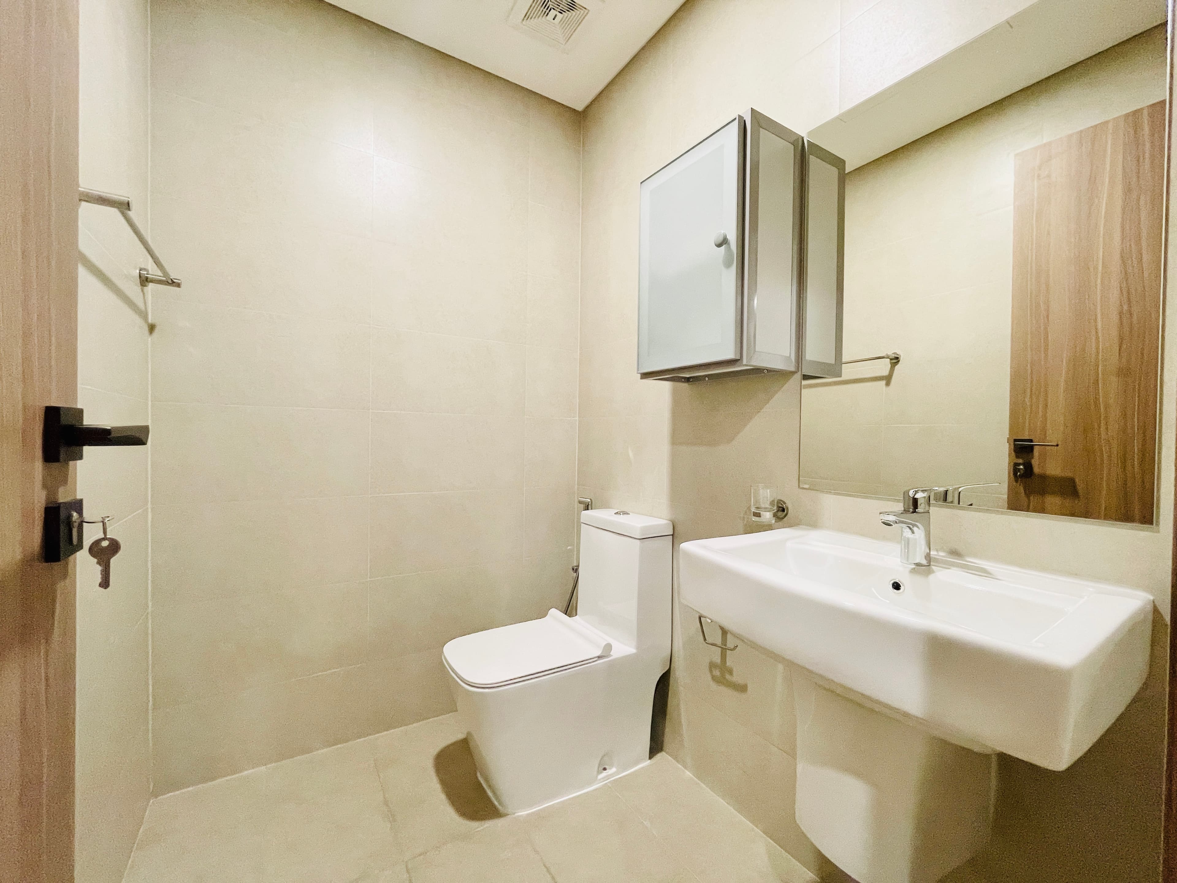 BRAND NEW | HOUSEKEEPING | SPACIOUS ROOMS | BALCONY
