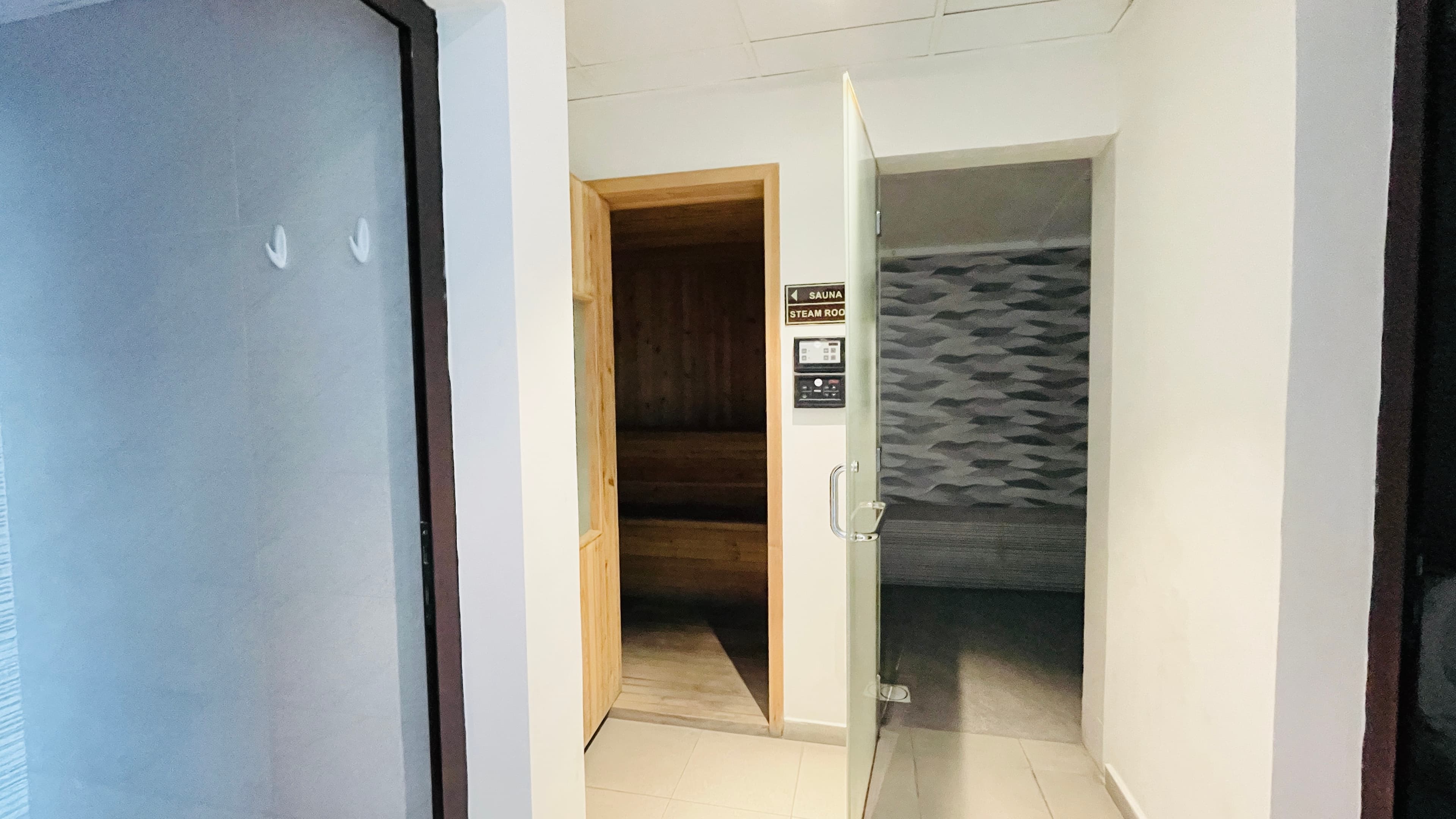 MODERN | SPACIOUS ROOM | GREAT AMENITIES | BALCONY