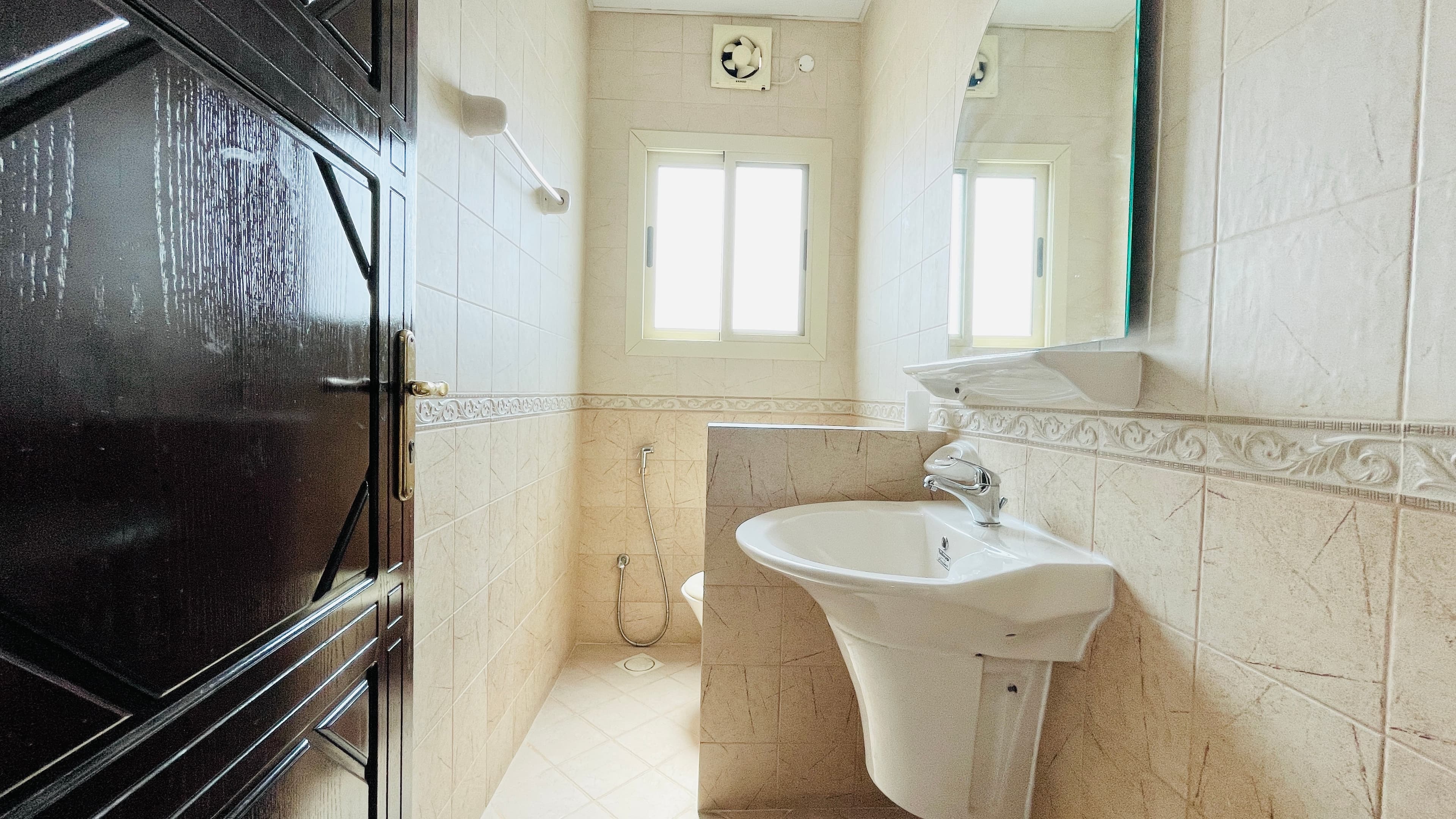 SPACIOUS ROOMS | CITY VIEW | GREAT FACILITIES