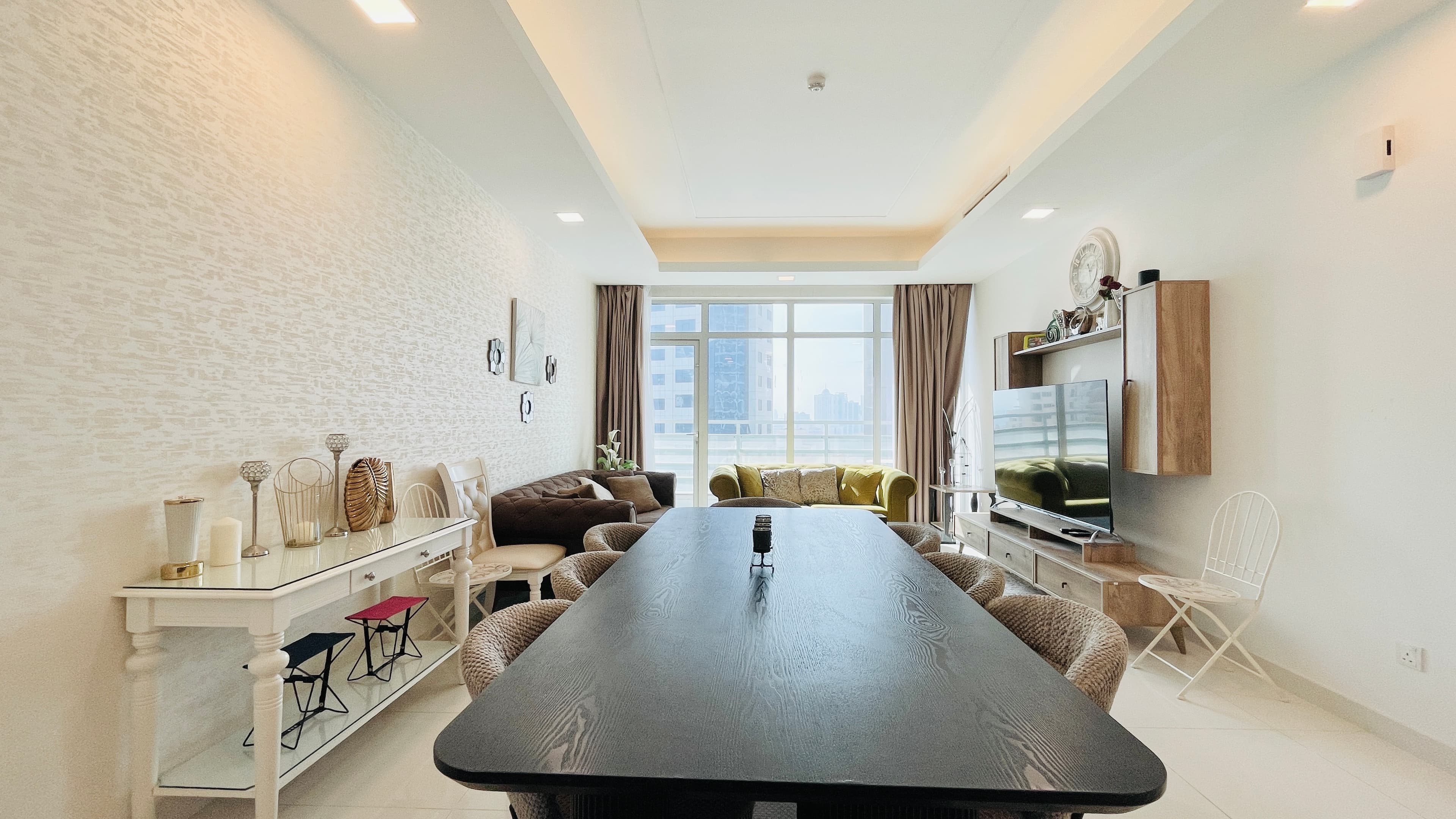 MODERN | SPACIOUS ROOMS | BALCONY | CITY VIEW