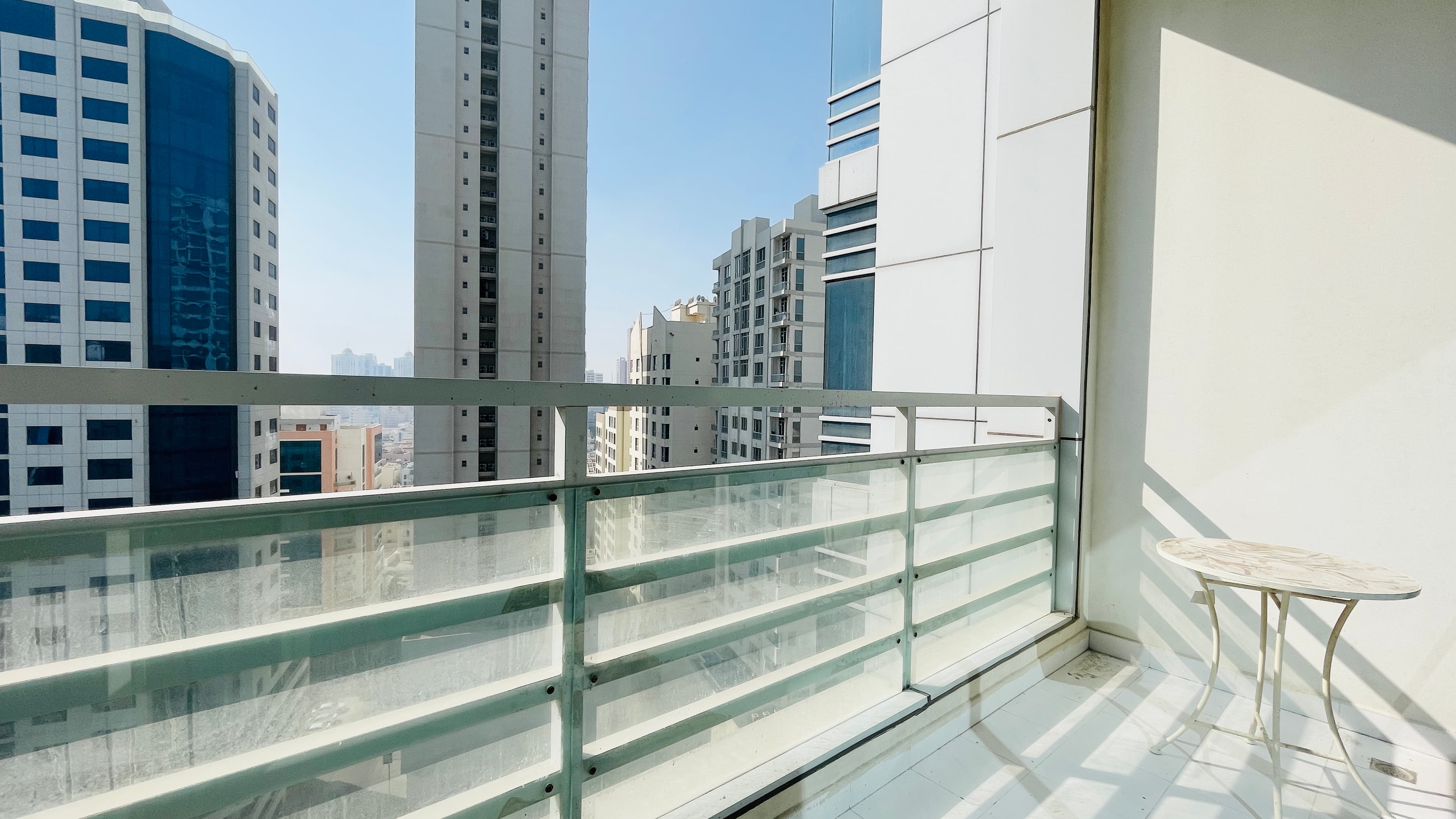 MODERN | SPACIOUS ROOMS | BALCONY | CITY VIEW