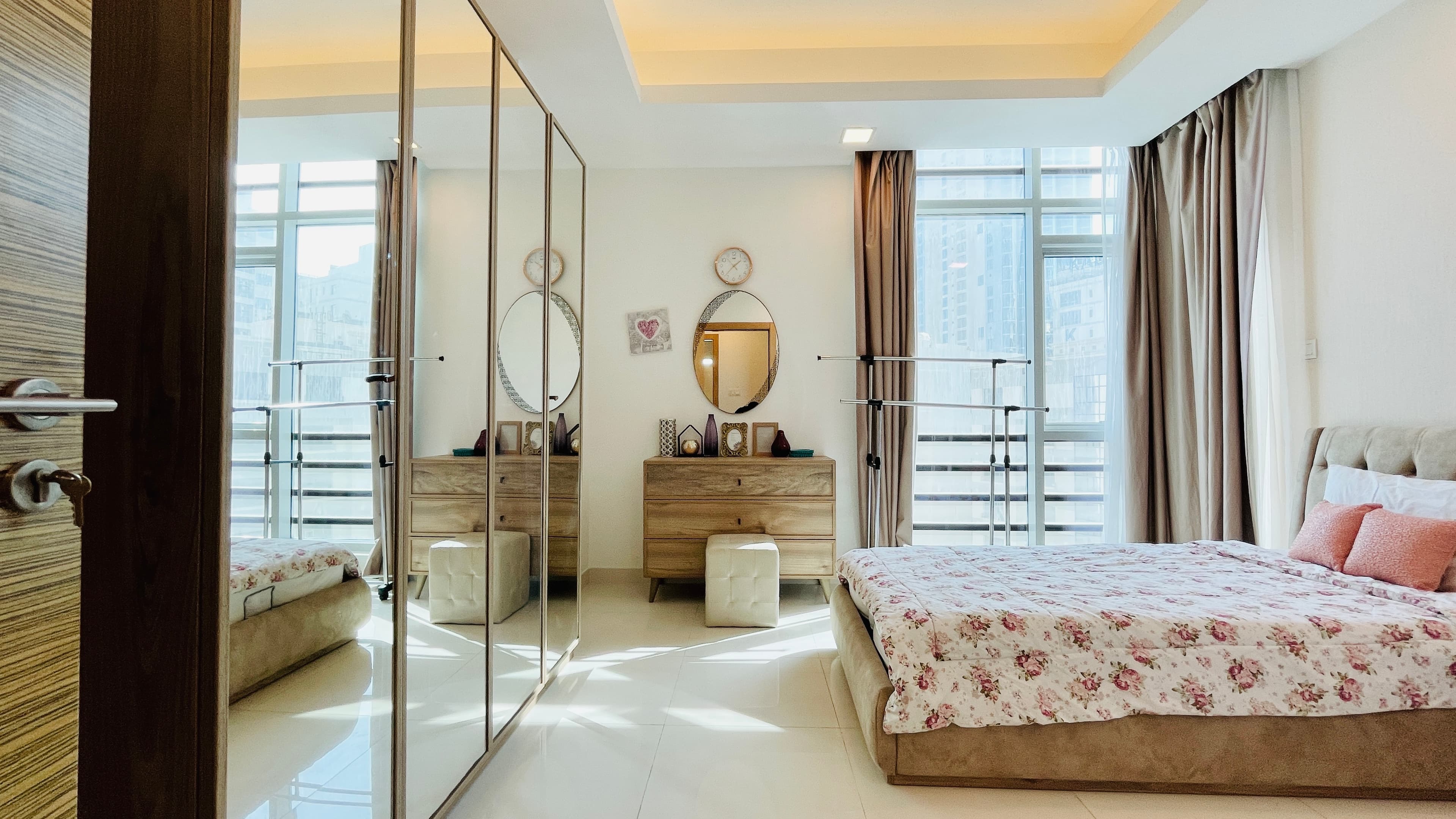 MODERN | SPACIOUS ROOMS | BALCONY | CITY VIEW