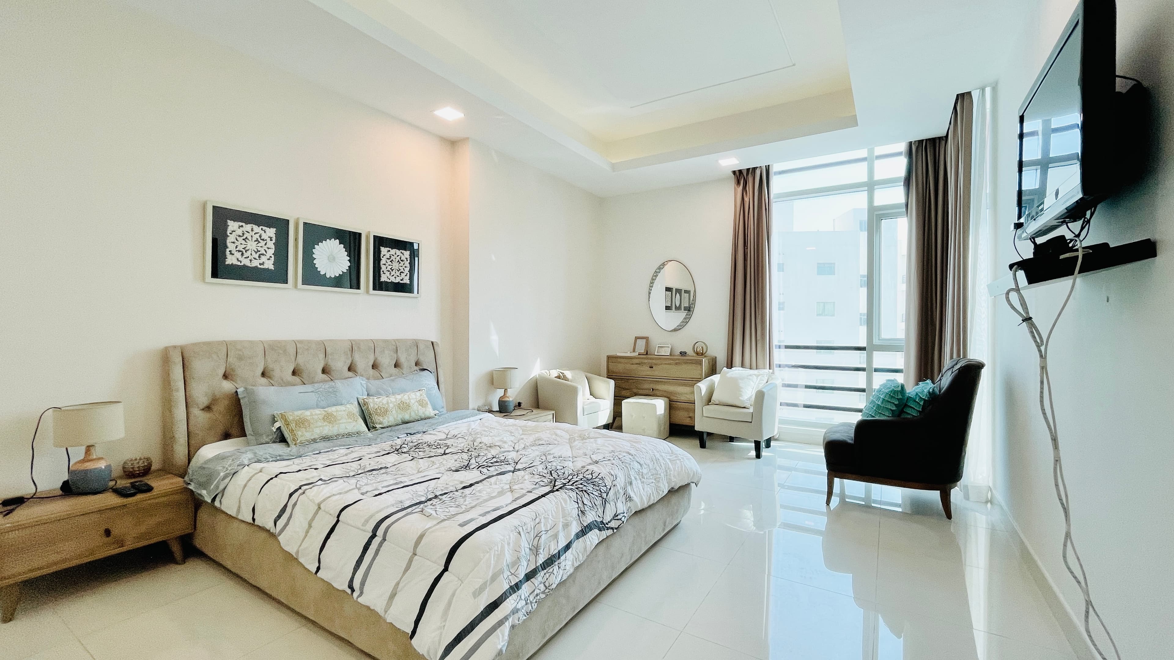 MODERN | SPACIOUS ROOMS | BALCONY | CITY VIEW
