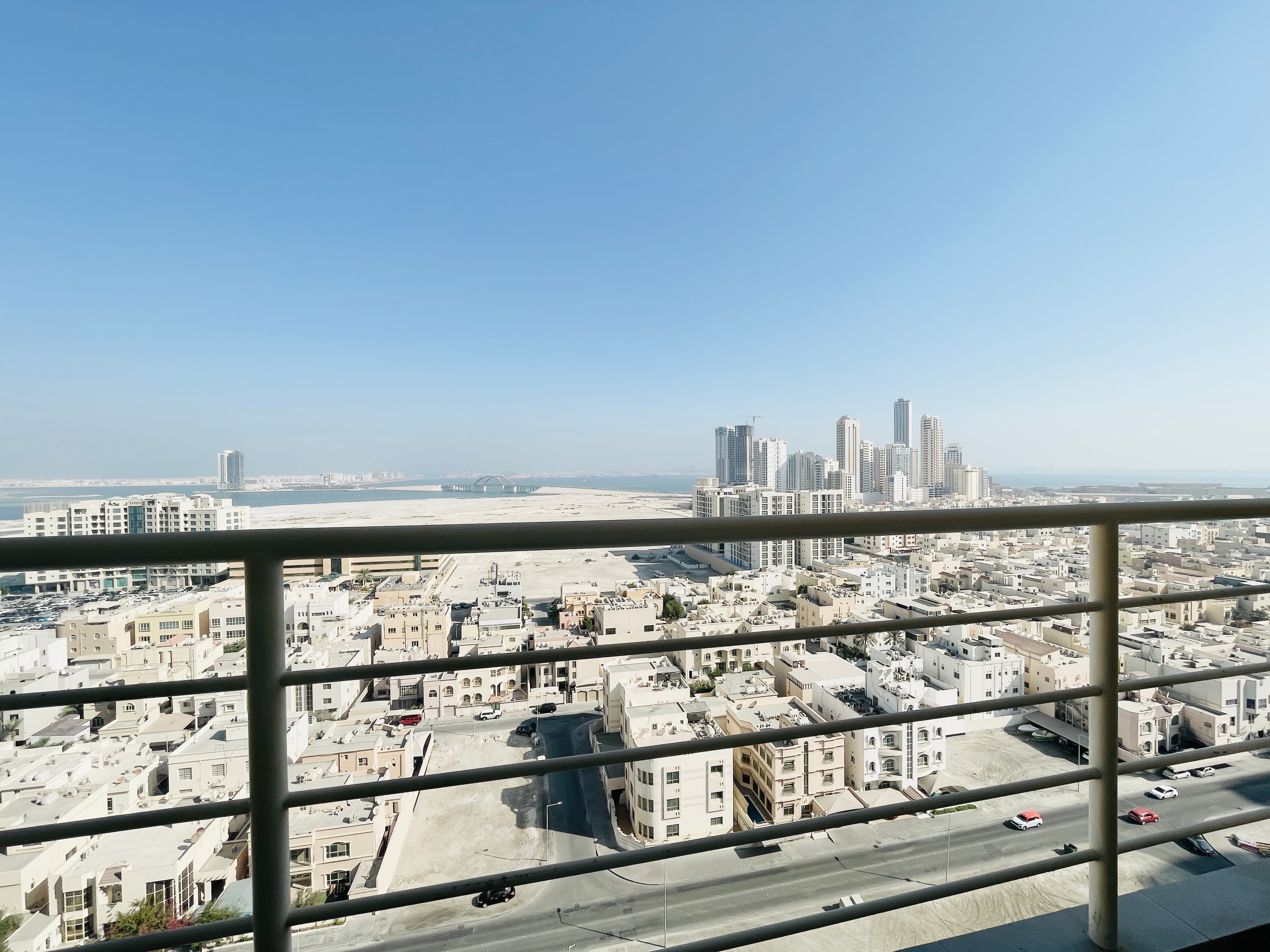 BRIGHT LIGHTS | SPACIOUS ROOMS | BALCONY | CITY VIEW