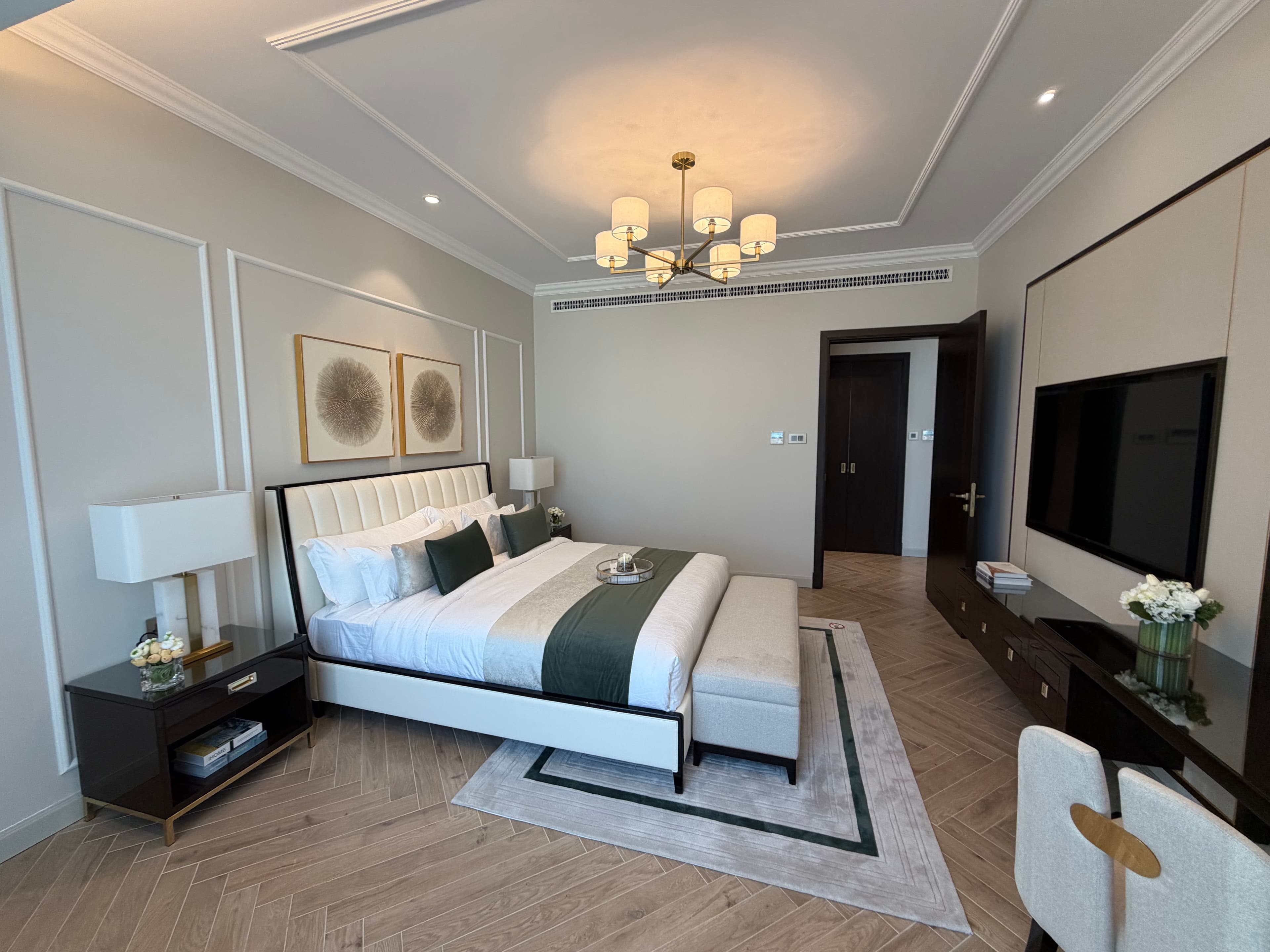 Brand New Chic Apartment – Balcony, Navy Approved