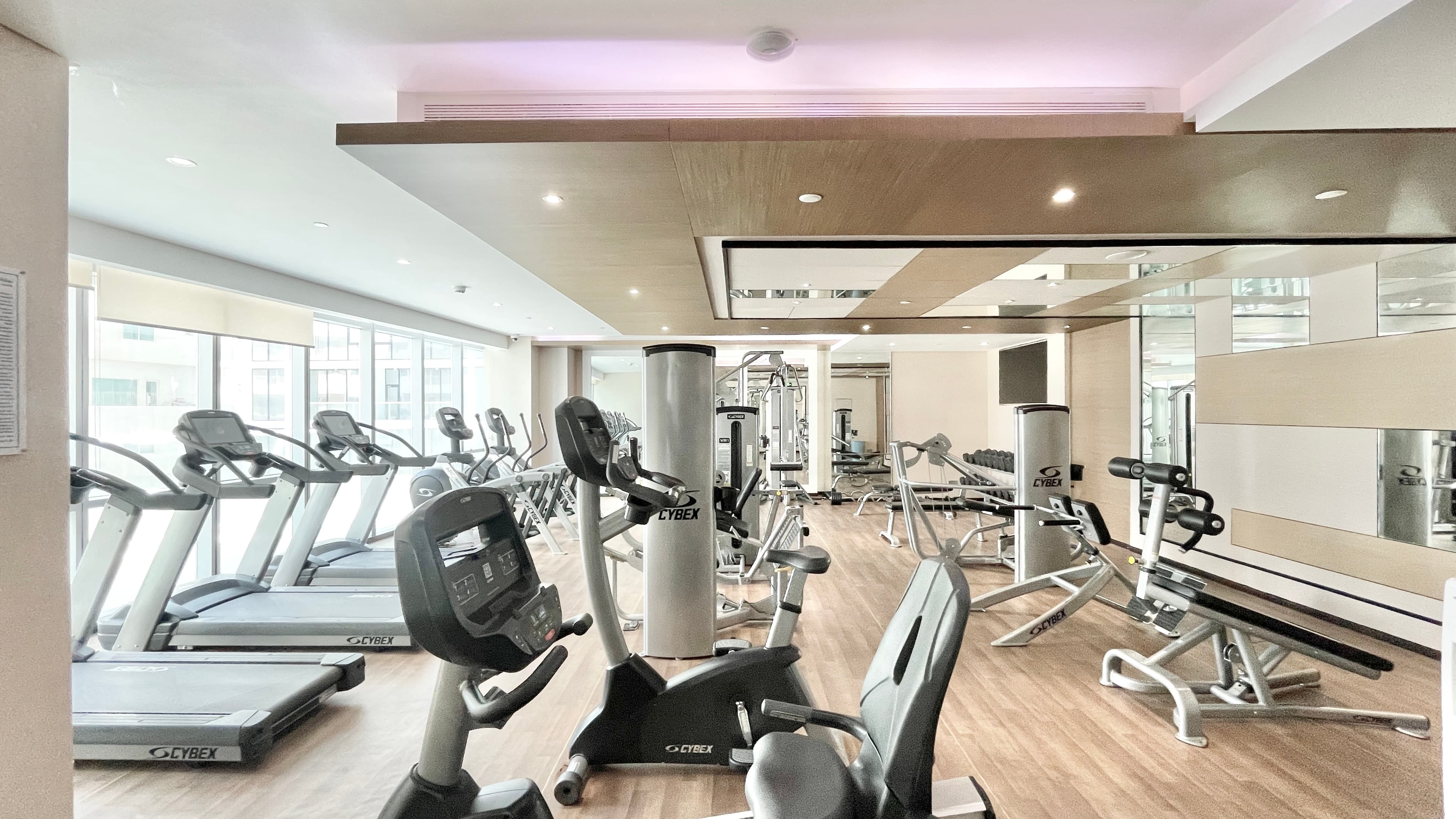 MODERN | SPACIOUS ROOMS | PARTIAL SEA VIEW