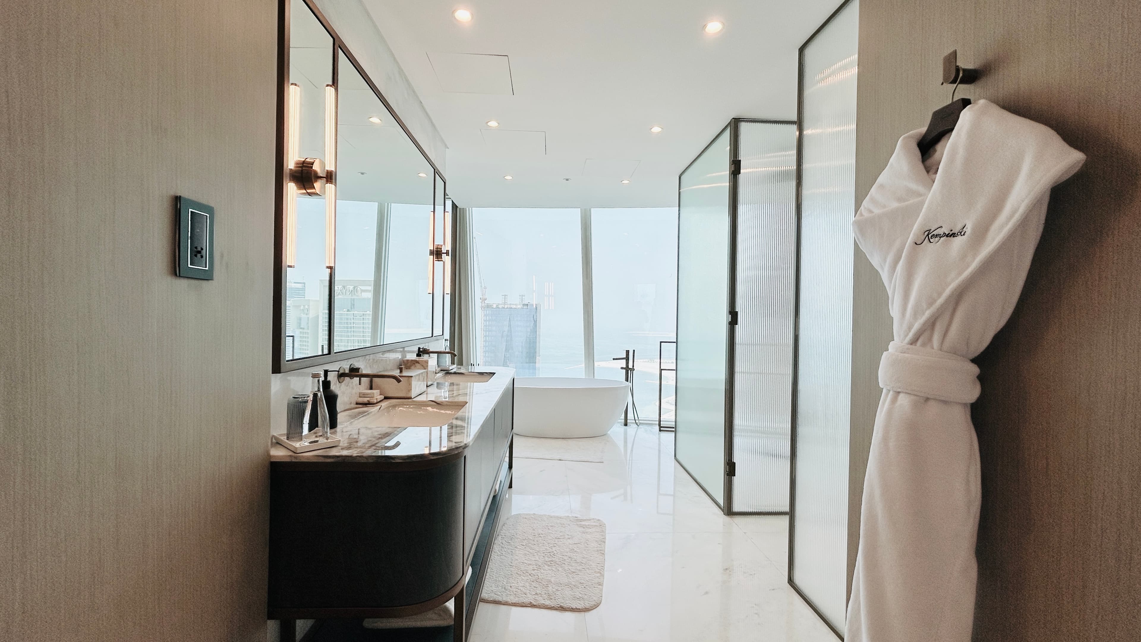 BRANDED RESIDENCE | WATERFRONT LIVING | HARBOUR