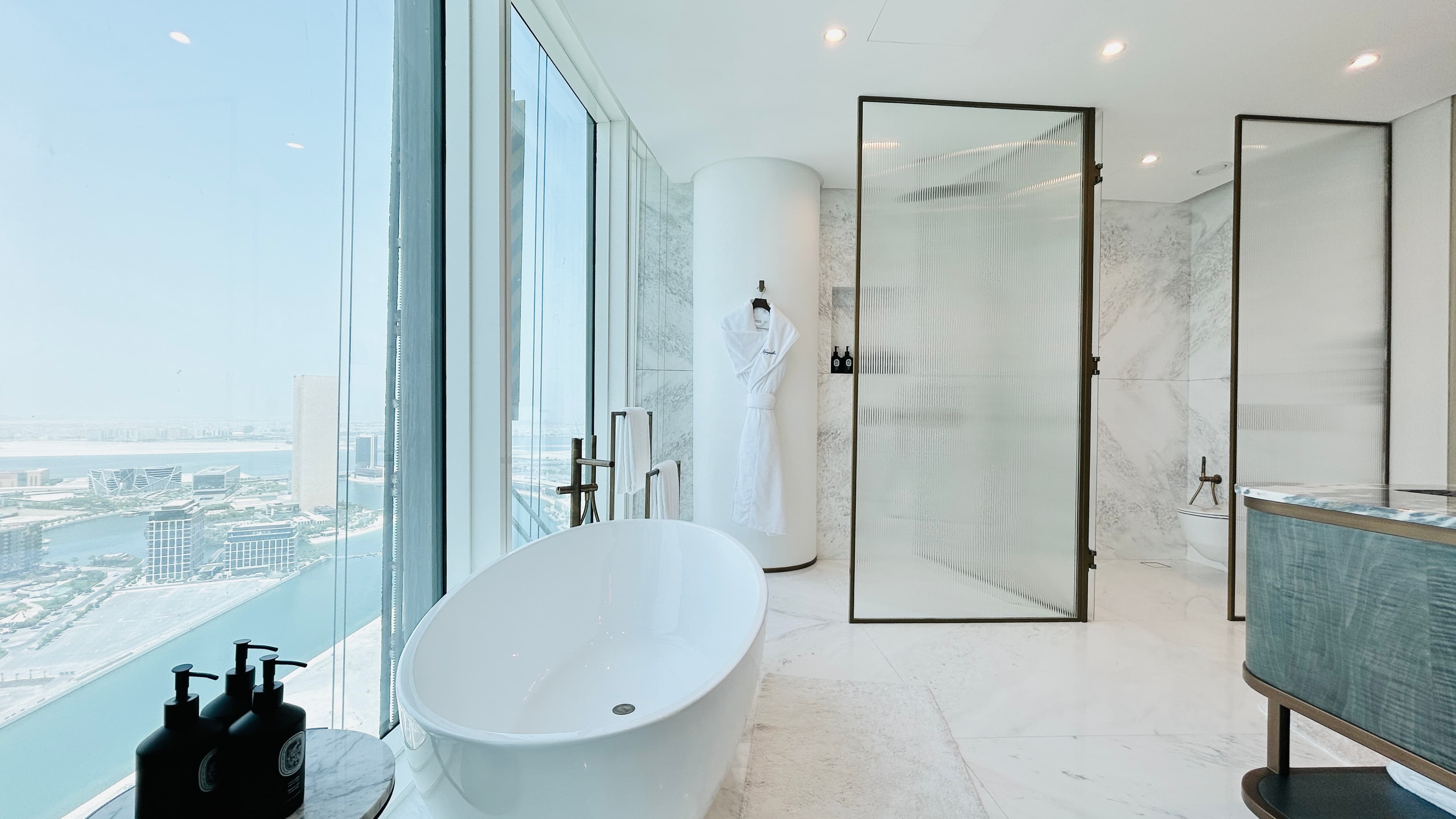 BRANDED RESIDENCE | WATERFRONT LIVING | HARBOUR