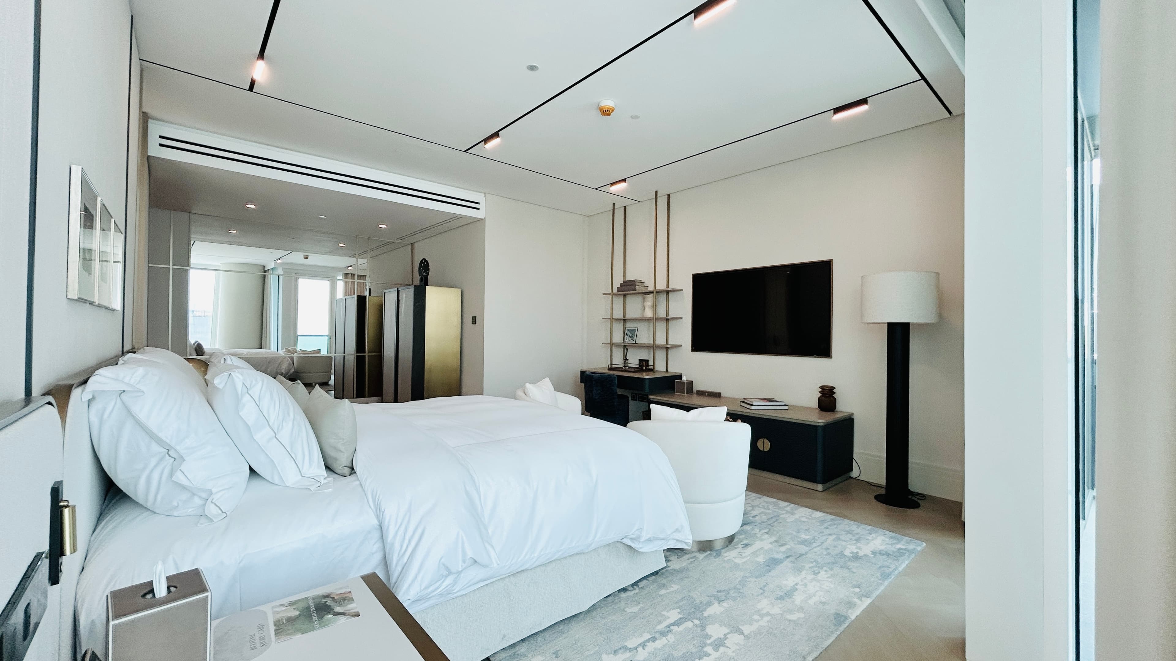 BRANDED RESIDENCE | WATERFRONT LIVING | HARBOUR