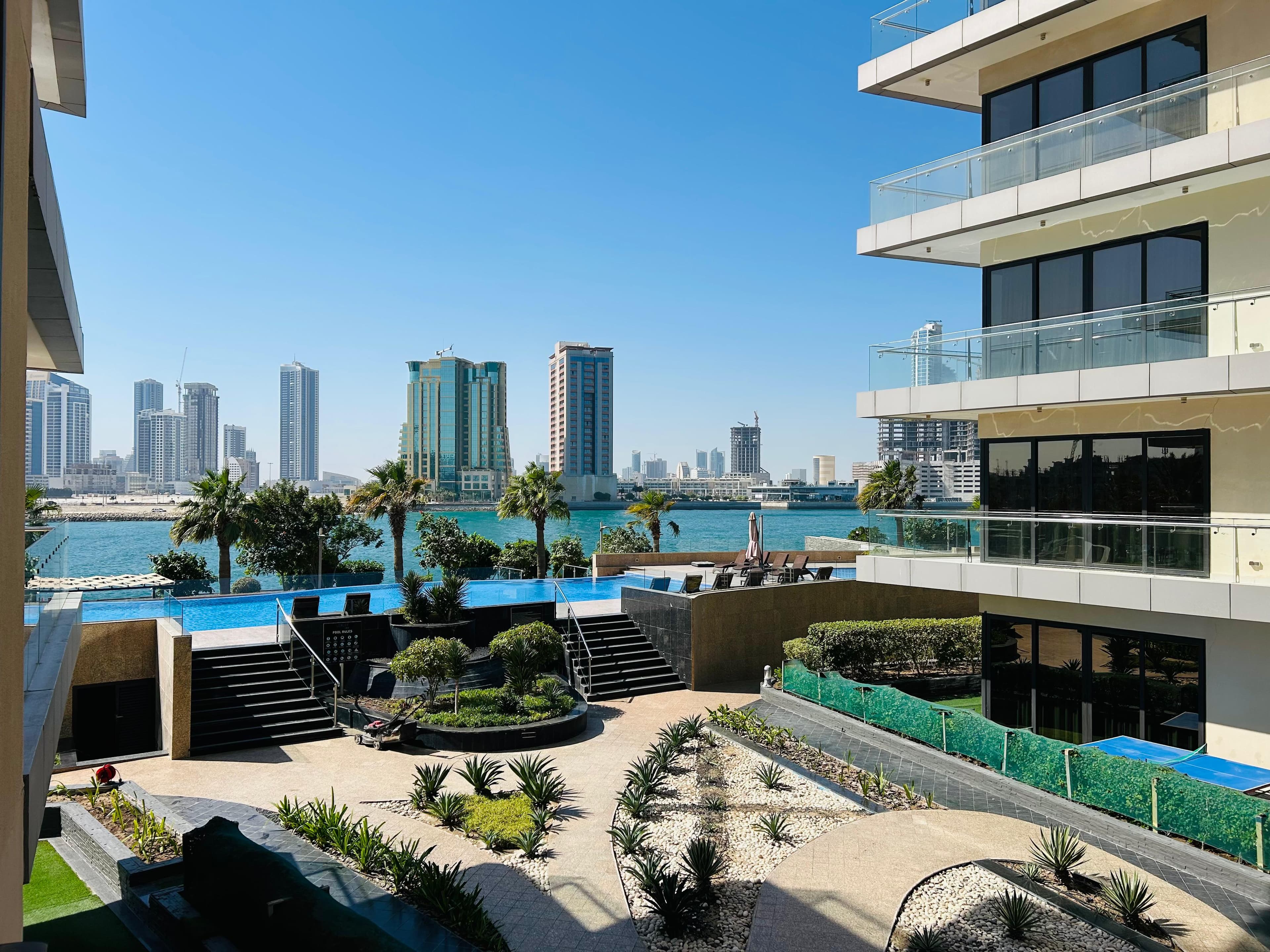 Large and modern Fully furnished apartment in Reef-Island