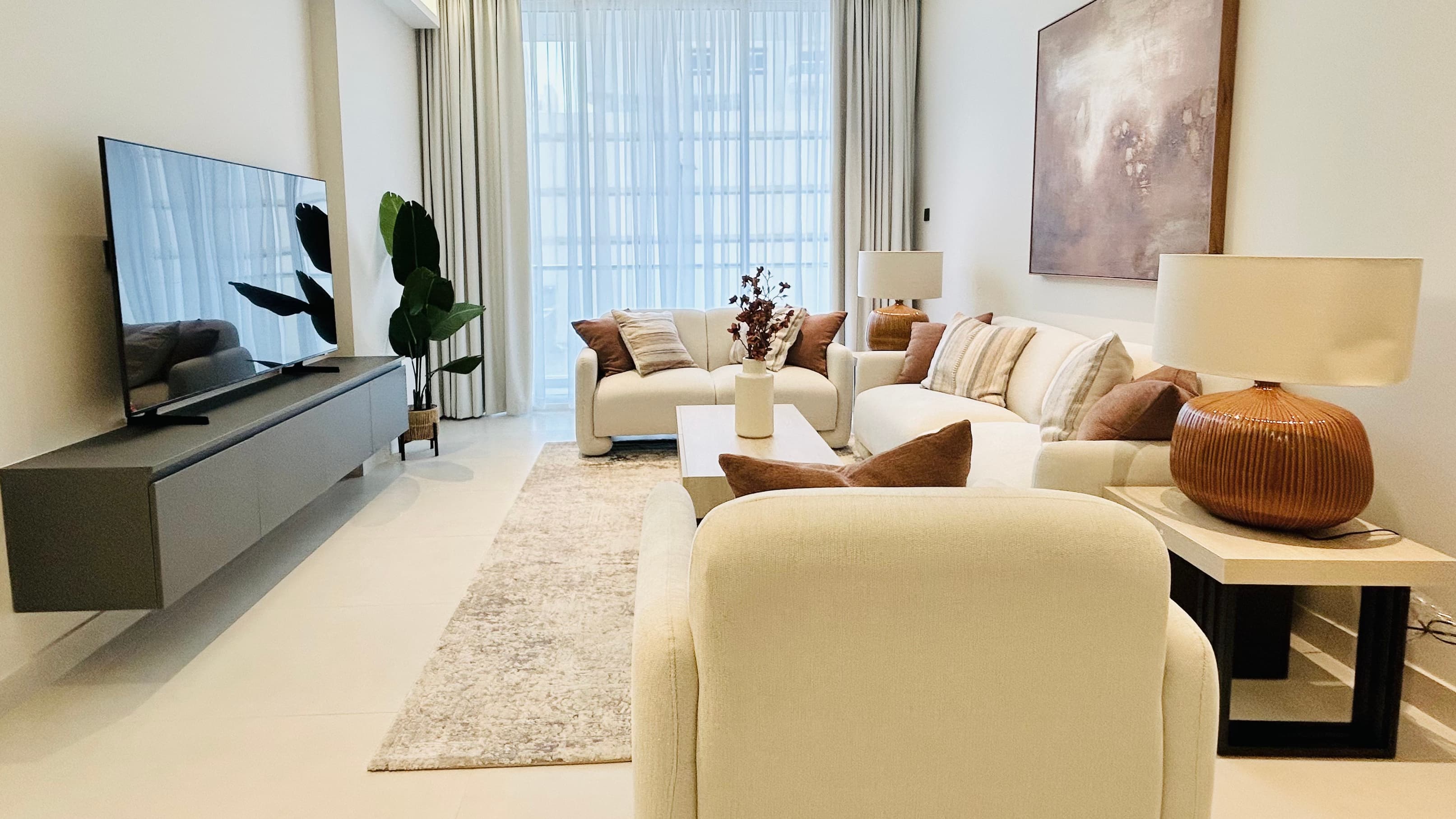 LUXURY | SPACIOUS ROOMS | BALCONY | MODERN