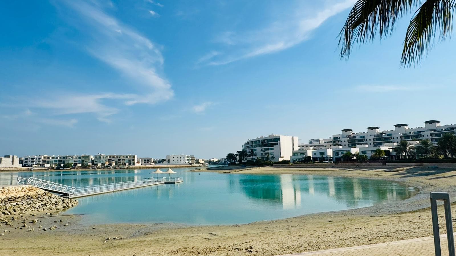 Spacious 2 BR with Terrace and beach Access