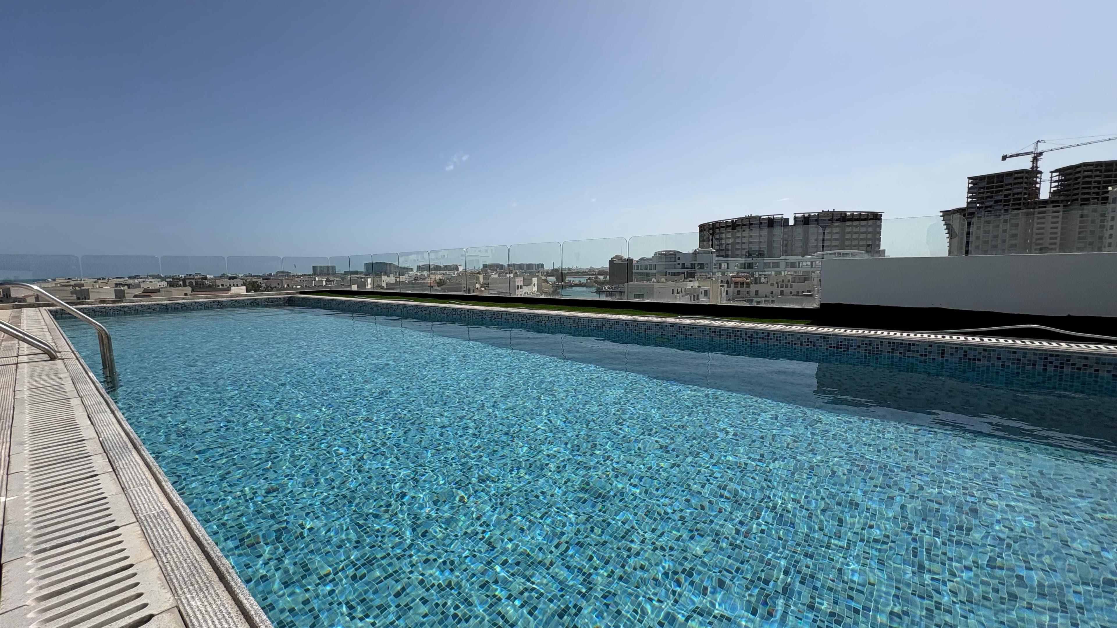 Bright 2 Bedroom Duplex| Close Kitchen & Balcony