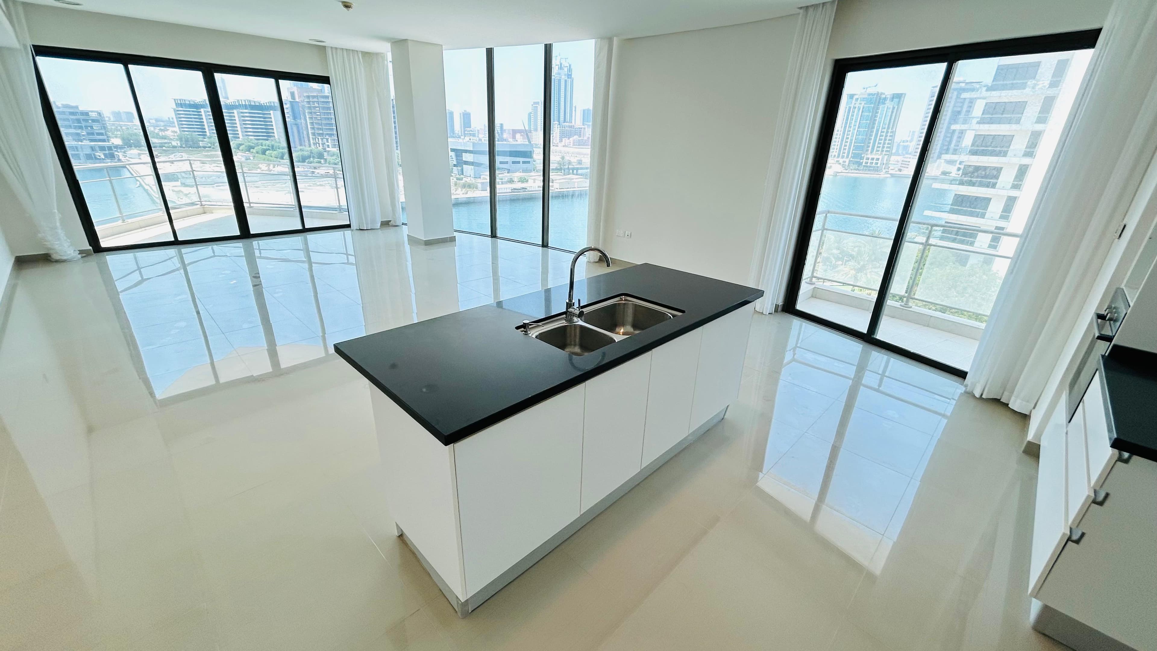 Penthouse Three bedroom in Reef Island.